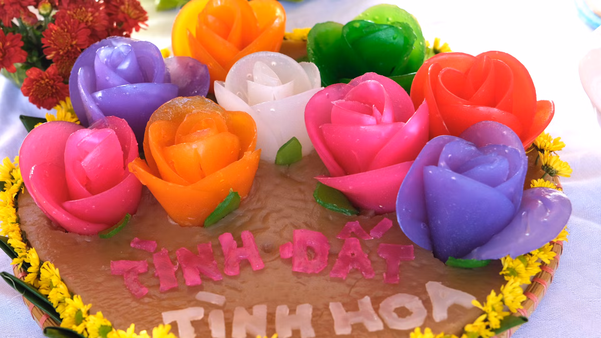 Món ăn được chế biến từ bột và kết hợp trang trí từ hoa tại Festival. Món ăn được chế biến từ bột và kết hợp trang trí từ hoa tại Festival.