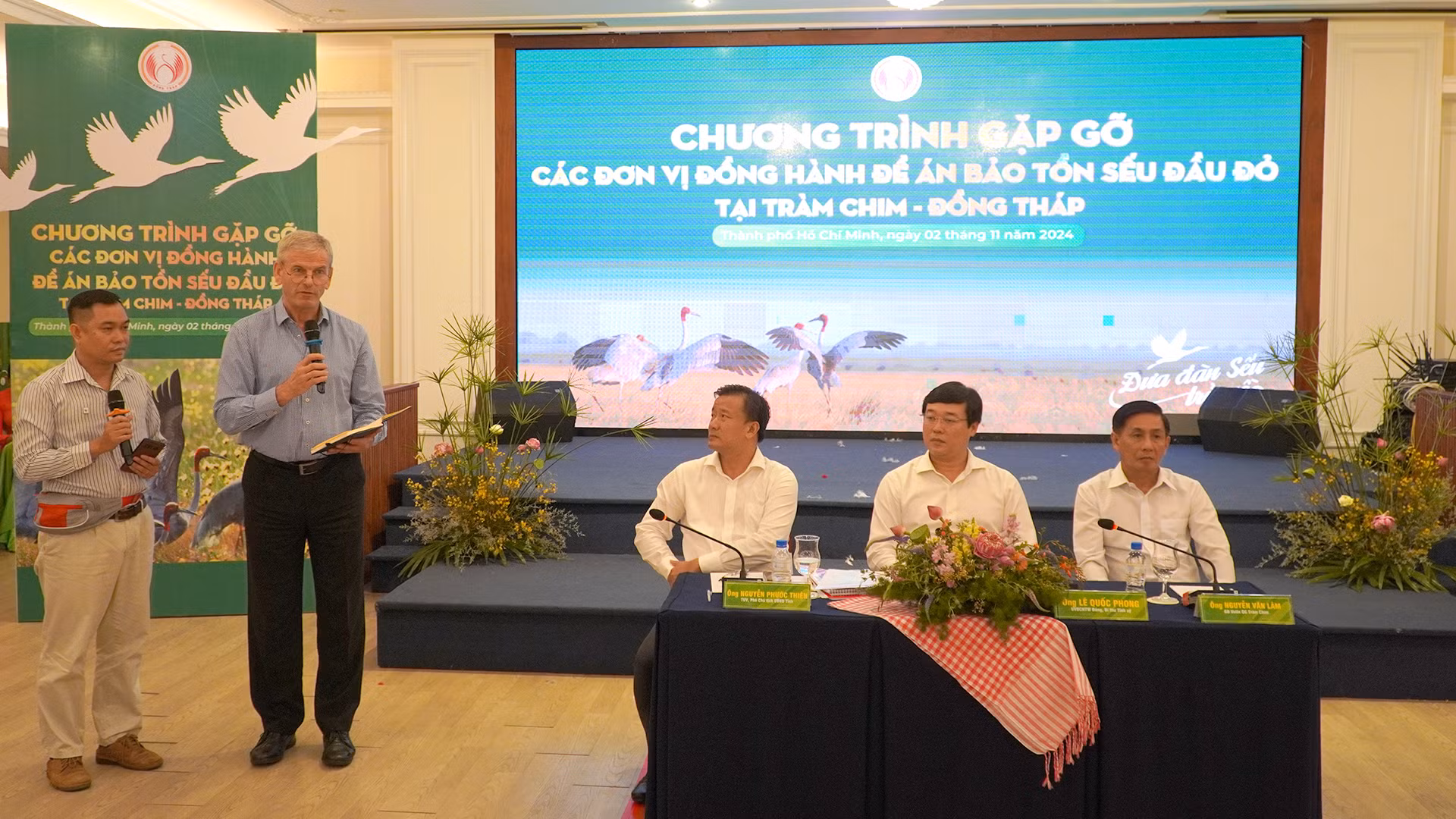 Chuyên gia người nước ngoài phát biểu tại chương trình. (Ảnh: HỮU NGHĨA)