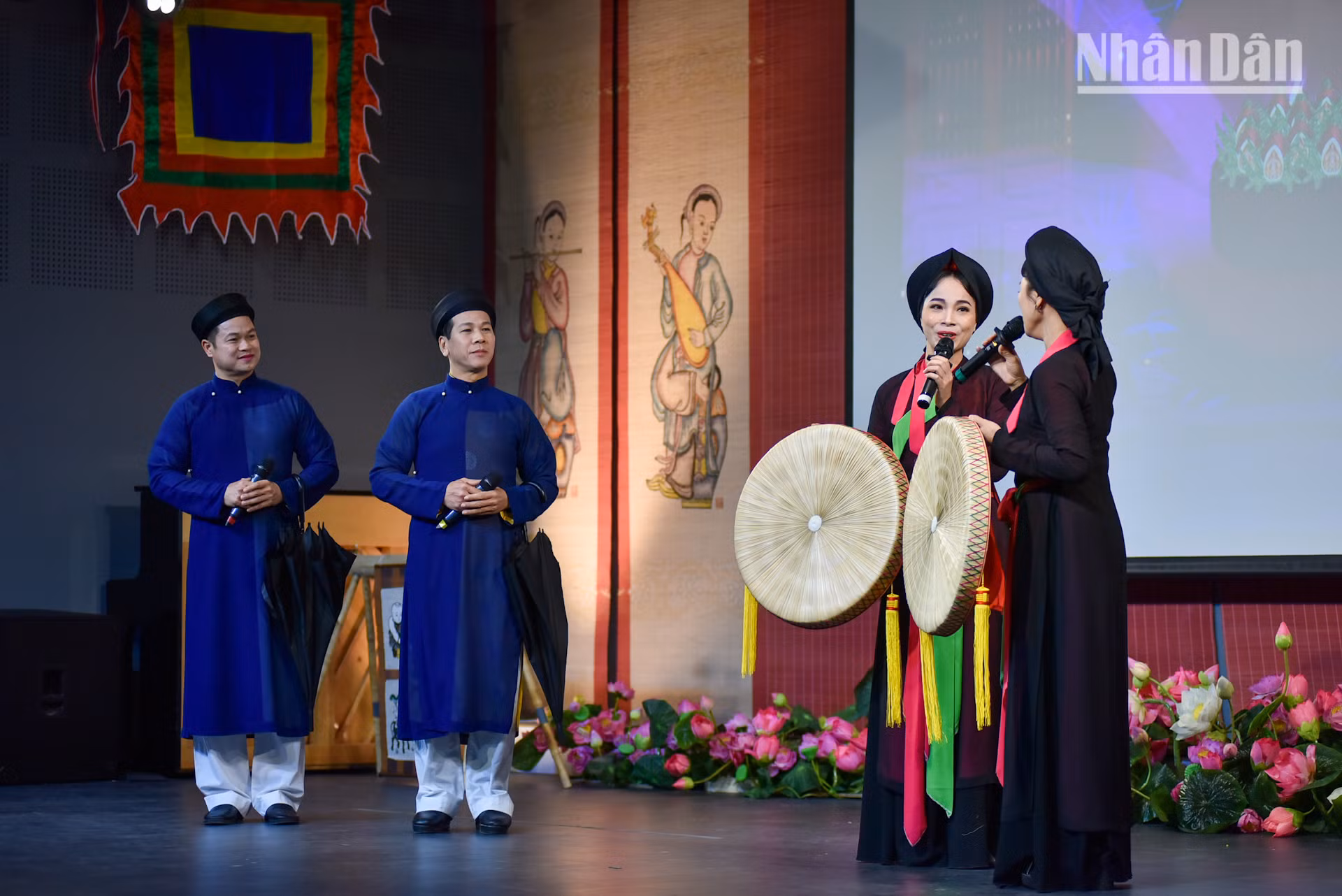 “Đêm văn hóa Việt Nam - Tinh hoa Di sản Kinh Bắc” tại Trung tâm Văn hóa Việt Nam tại Pháp đã diễn ra thành công tốt đẹp, để lại ấn tượng sâu sắc trong lòng khán giả.