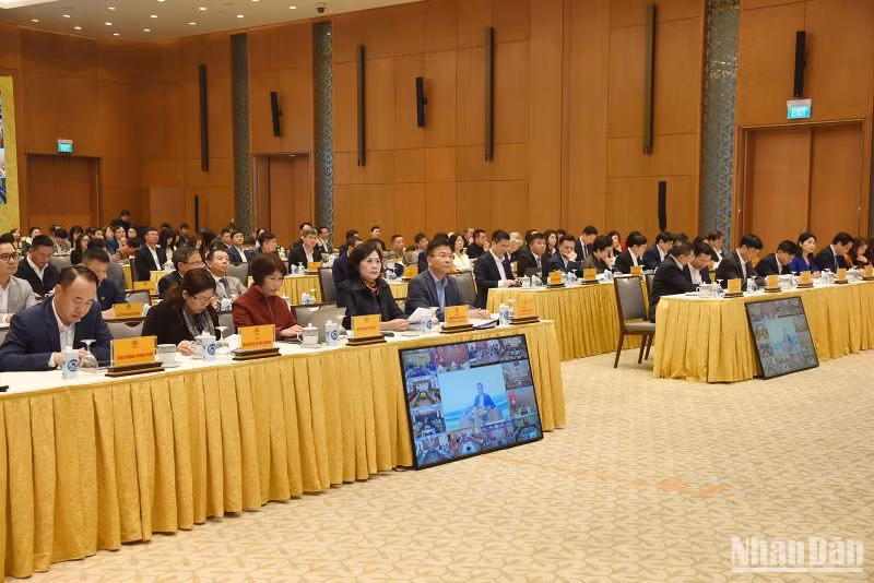 Lãnh đạo các bộ, ngành và đại biểu dự Hội nghị tháo gỡ và thúc đẩy thị trường bất động sản.