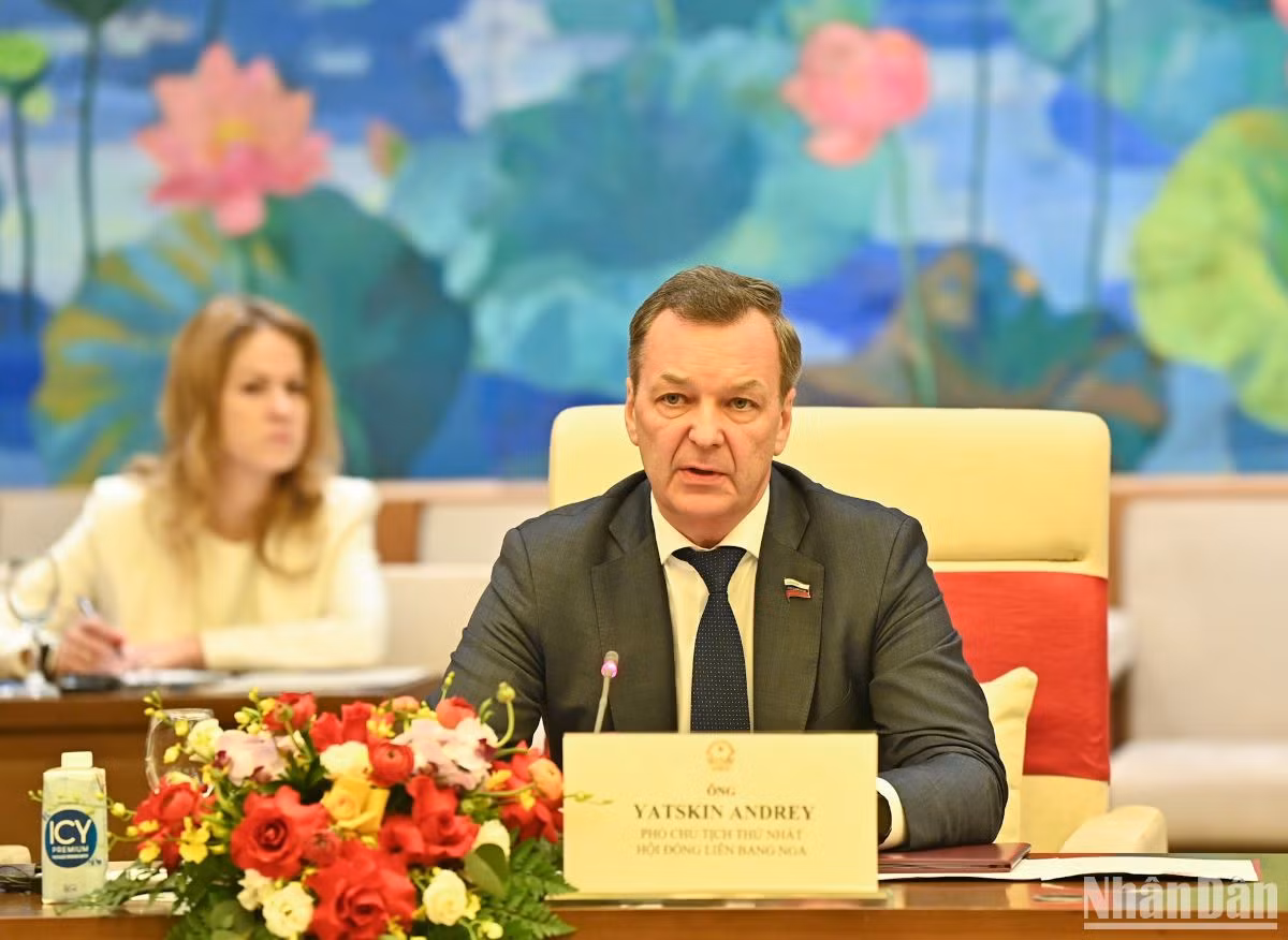 Phó Chủ tịch thứ nhất Hội đồng Liên bang Nga Andrey Yastkin phát biểu tại buổi tiếp. Phó Chủ tịch thứ nhất Hội đồng Liên bang Nga Andrey Yastkin phát biểu tại buổi tiếp.