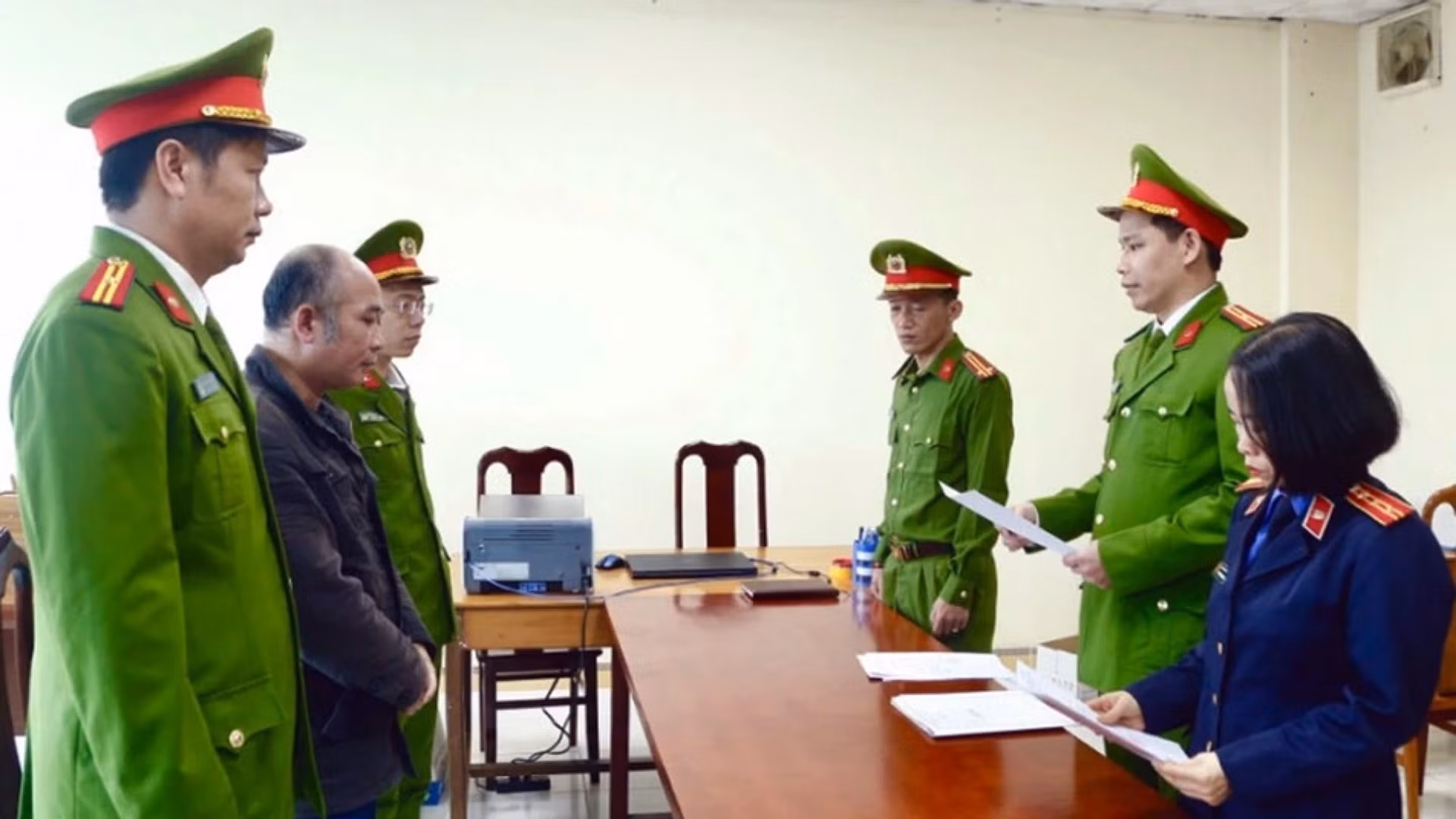 Một đối tượng lừa đảo đưa người đi đưa lao động đi làm việc ở nước ngoài theo hợp đồng bị khởi tố, bắt giam.