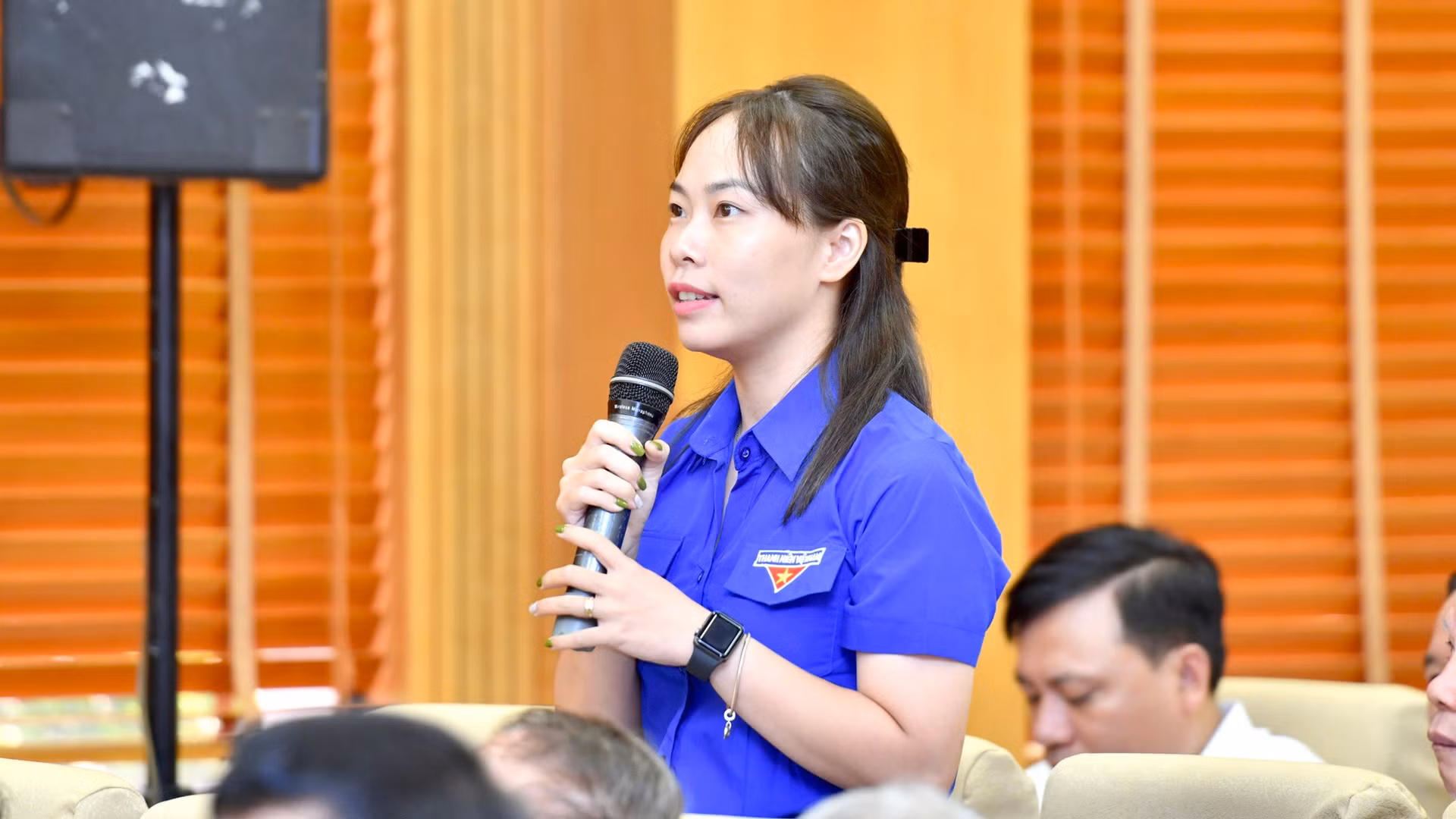 Cử tri quận Hai Bà Trưng nêu kiến nghị với các đại biểu Quốc hội.