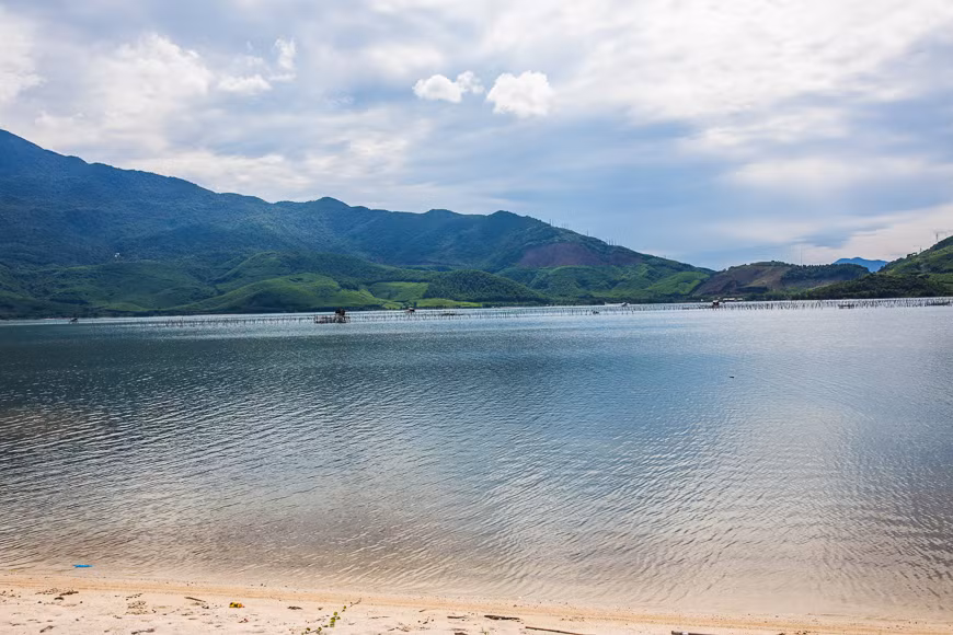 Lăng Cô là nơi hoàn hảo cho một kỳ nghỉ cuối tuần hoặc một kỳ nghỉ dài ngày. (Ảnh: Vietnamtravel) Lăng Cô là nơi hoàn hảo cho một kỳ nghỉ cuối tuần hoặc một kỳ nghỉ dài ngày. (Ảnh: Vietnamtravel)