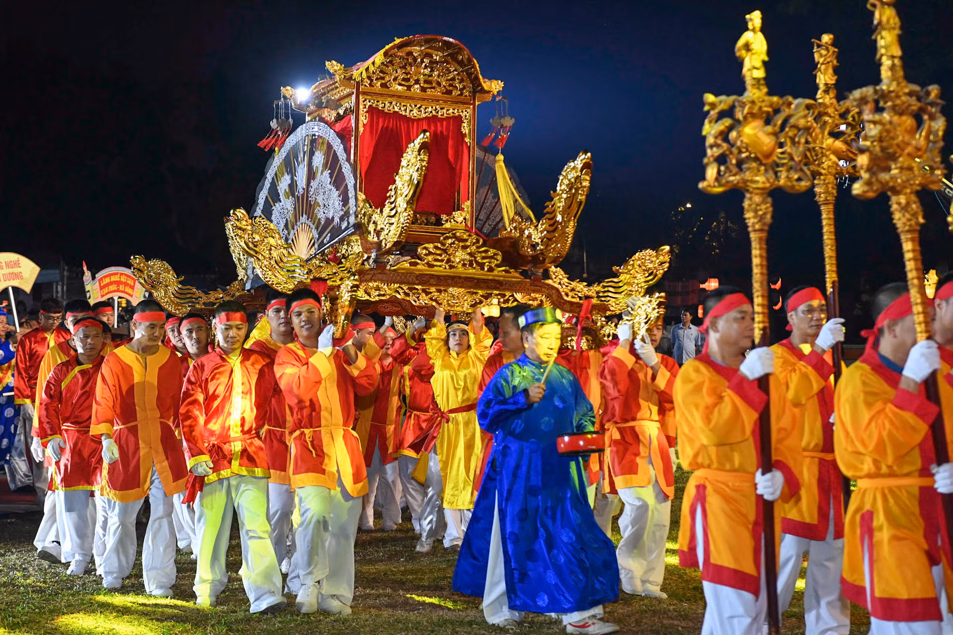 Nghi lễ Tế tổ bách nghệ nhằm ghi nhớ công ơn của các bậc tiền nhân, các vị thần nghề, những người đã khai sinh ra các làng nghề truyền thống Việt Nam. Nghi lễ Tế tổ bách nghệ nhằm ghi nhớ công ơn của các bậc tiền nhân, các vị thần nghề, những người đã khai sinh ra các làng nghề truyền thống Việt Nam.