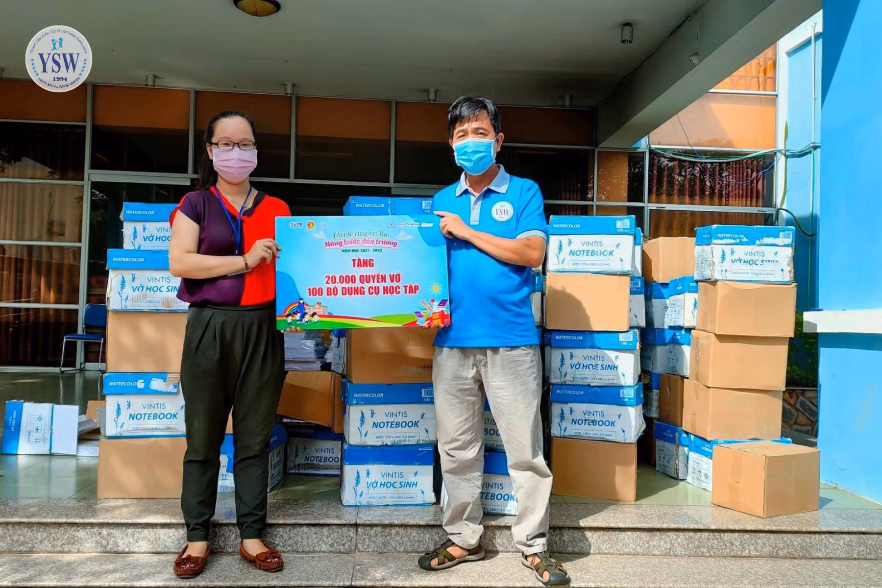 Nhiều quà tặng có ý nghĩa dành cho các em thiếu nhi vui Trung thu trong mùa dịch Covid-19. Nhiều quà tặng có ý nghĩa dành cho các em thiếu nhi vui Trung thu trong mùa dịch Covid-19.