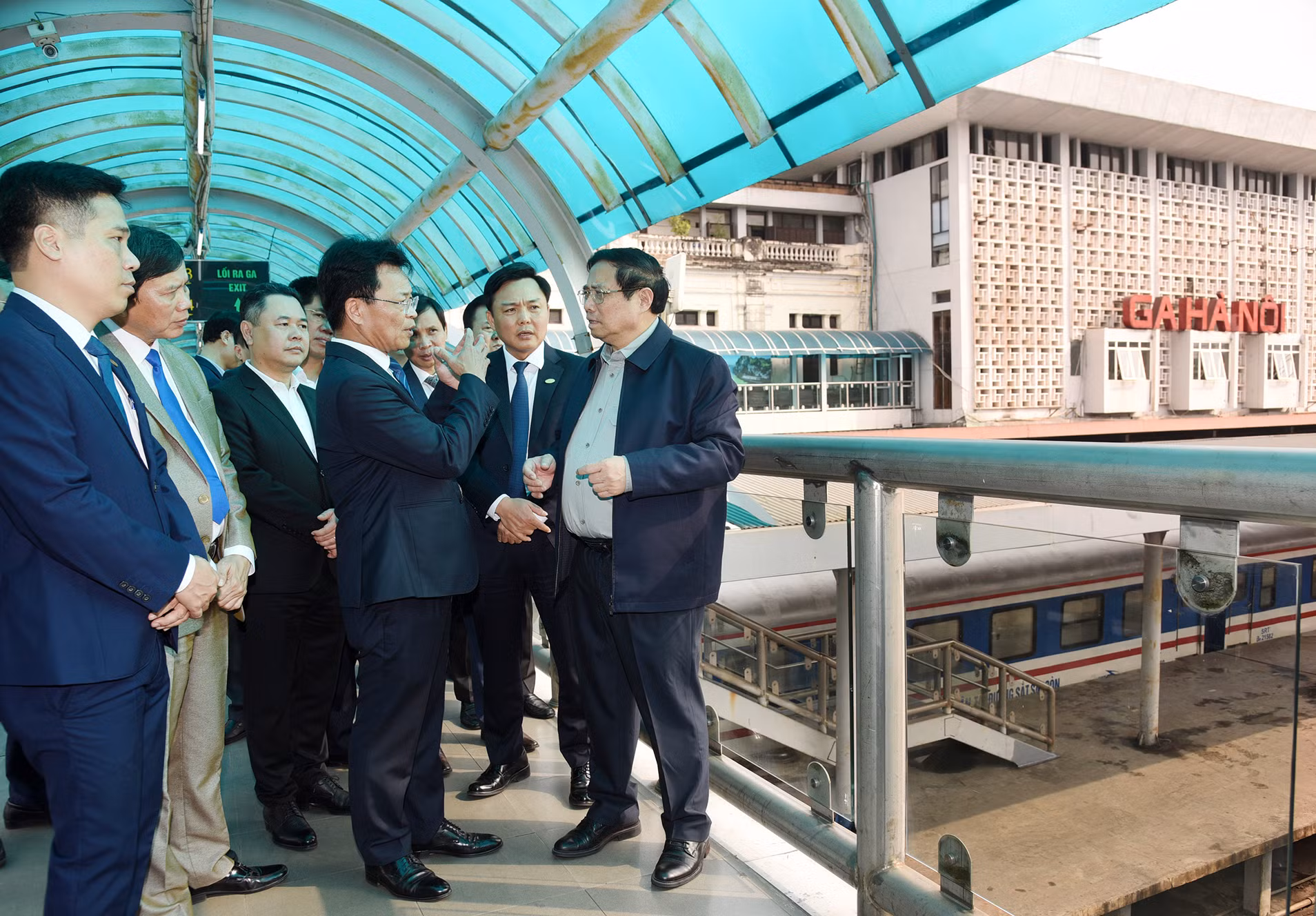 Thủ tướng Phạm Minh Chính thăm, kiểm tra tại Ga Hà Nội. Thủ tướng Phạm Minh Chính thăm, kiểm tra tại Ga Hà Nội.