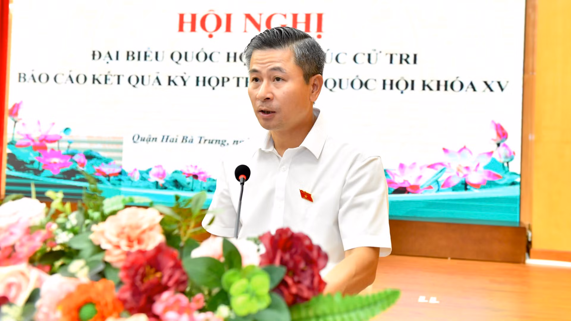 Đại biểu Quốc hội Nguyễn Phi Thường báo cáo tiếp thu các ý kiến của cử tri.
