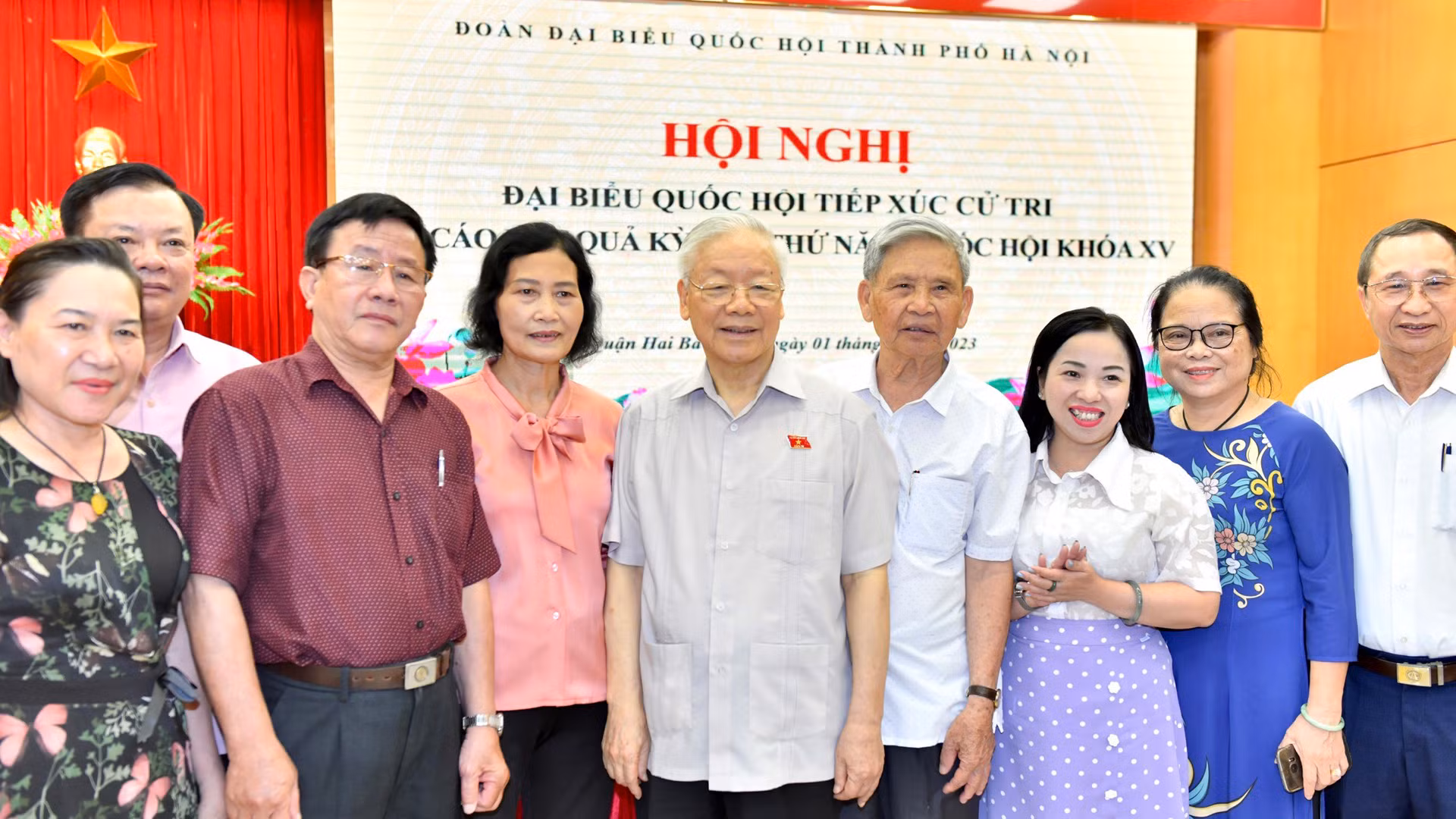 Tổng Bí thư Nguyễn Phú Trọng với các cử tri các quận Hai Bà Trưng, Ba Đình và Đống Đa, thành phố Hà Nội.