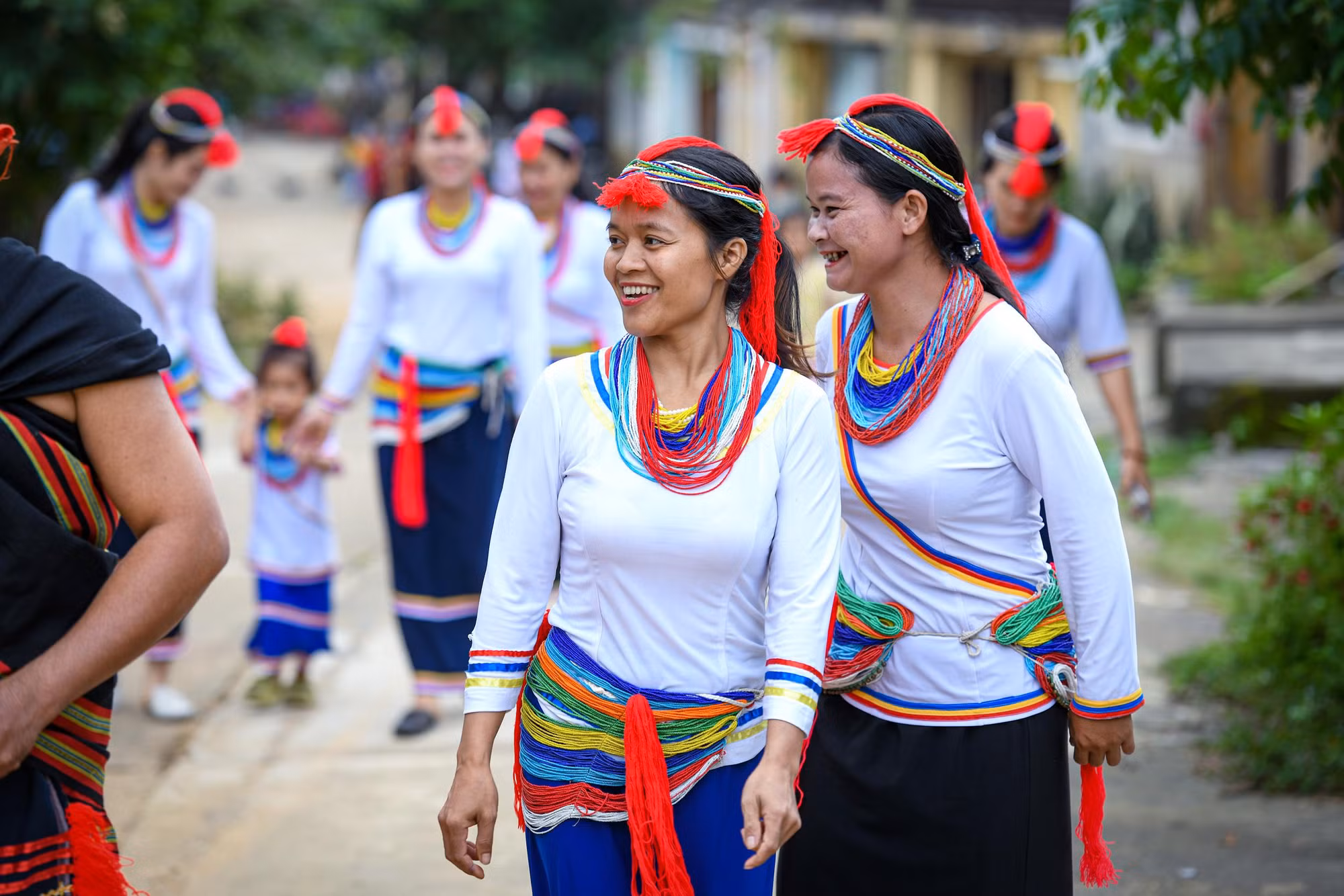 Trang phục truyền thống của phụ nữ Co (Ảnh:THÀNH ĐẠT)