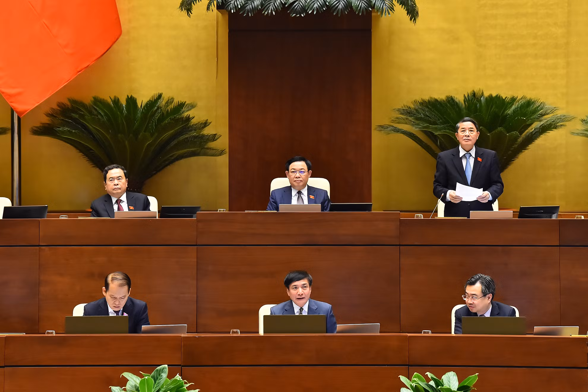 Phó Chủ tịch Quốc hội Nguyễn Đức Hải điều hành phiên thảo luận tại Hội trường Diên Hồng ngày 26/10. Phó Chủ tịch Quốc hội Nguyễn Đức Hải điều hành phiên thảo luận tại Hội trường Diên Hồng ngày 26/10.