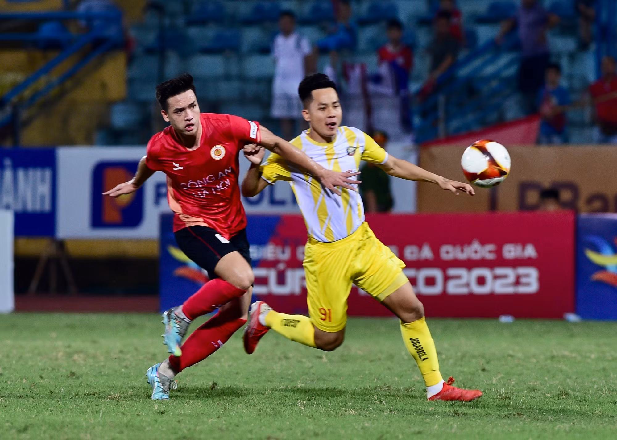 Giành chiến thắng thuyết phục 3-1 trước dàn sao của Công an Hà Nội, Đông Á Thanh Hóa đã giành Siêu cúp Quốc gia 2023 một cách xứng đáng. Giành chiến thắng thuyết phục 3-1 trước dàn sao của Công an Hà Nội, Đông Á Thanh Hóa đã giành Siêu cúp Quốc gia 2023 một cách xứng đáng.
