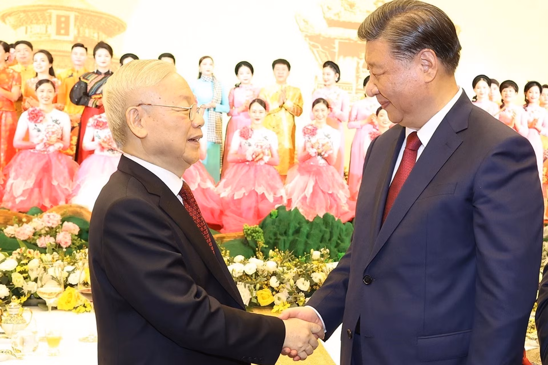Tổng Bí thư Nguyễn Phú Trọng cùng Tổng Bí thư, Chủ tịch Trung Quốc Tập Cận Bình tại buổi chiêu đãi trọng thể. (Ảnh: Trí Dũng/TTXVN) Tổng Bí thư Nguyễn Phú Trọng cùng Tổng Bí thư, Chủ tịch Trung Quốc Tập Cận Bình tại buổi chiêu đãi trọng thể. (Ảnh: Trí Dũng/TTXVN)