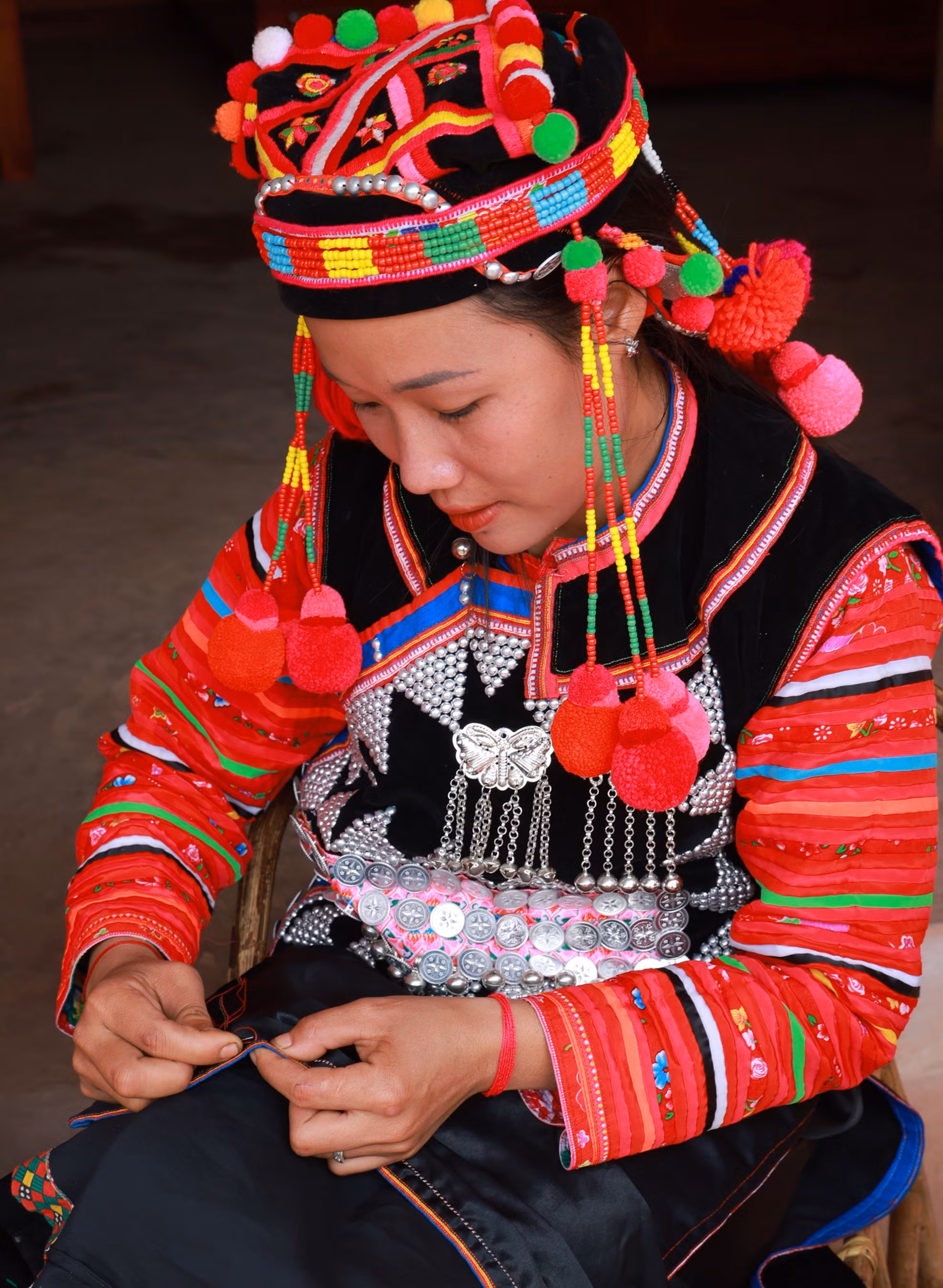 Vẻ đẹp của người phụ nữ Hà Nhì biểu hiện ở nhiều góc độ đời sống. Vẻ đẹp của người phụ nữ Hà Nhì biểu hiện ở nhiều góc độ đời sống.