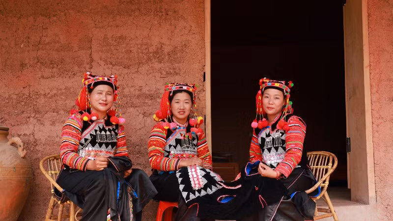 Người Hà Nhì luôn tự hào về bản sắc qua trang phục. Người Hà Nhì luôn tự hào về bản sắc qua trang phục.