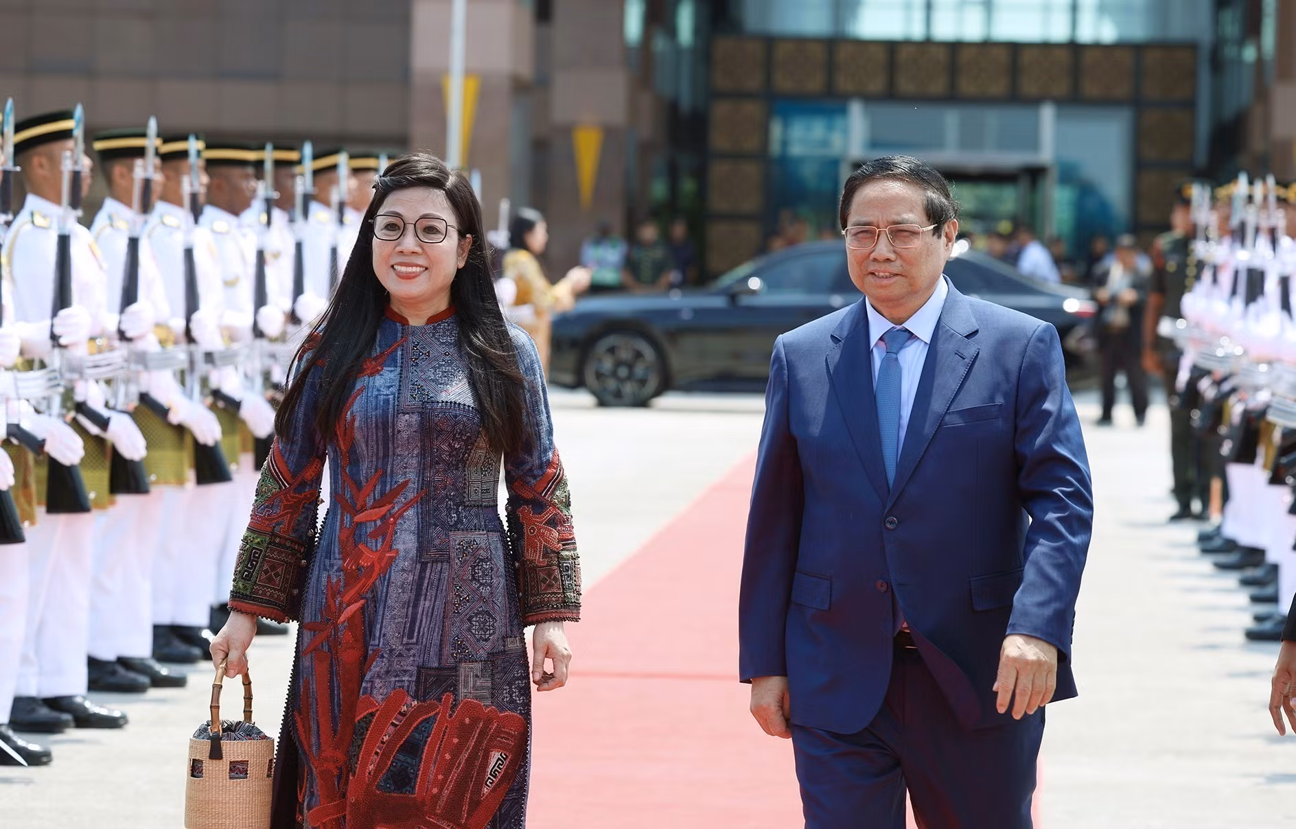 Lễ tiễn Thủ tướng Phạm Minh Chính và Phu nhân tại Kuala Lumpur, Malaysia. (Ảnh: Dương Giang/TTXVN) Lễ tiễn Thủ tướng Phạm Minh Chính và Phu nhân tại Kuala Lumpur, Malaysia. (Ảnh: Dương Giang/TTXVN)