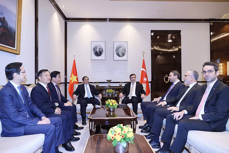Thủ tướng Phạm Minh Chính và Phó Tổng thống Cevdet Yilmaz gặp hẹp trước khi hội đàm. Thủ tướng Phạm Minh Chính và Phó Tổng thống Cevdet Yilmaz gặp hẹp trước khi hội đàm.