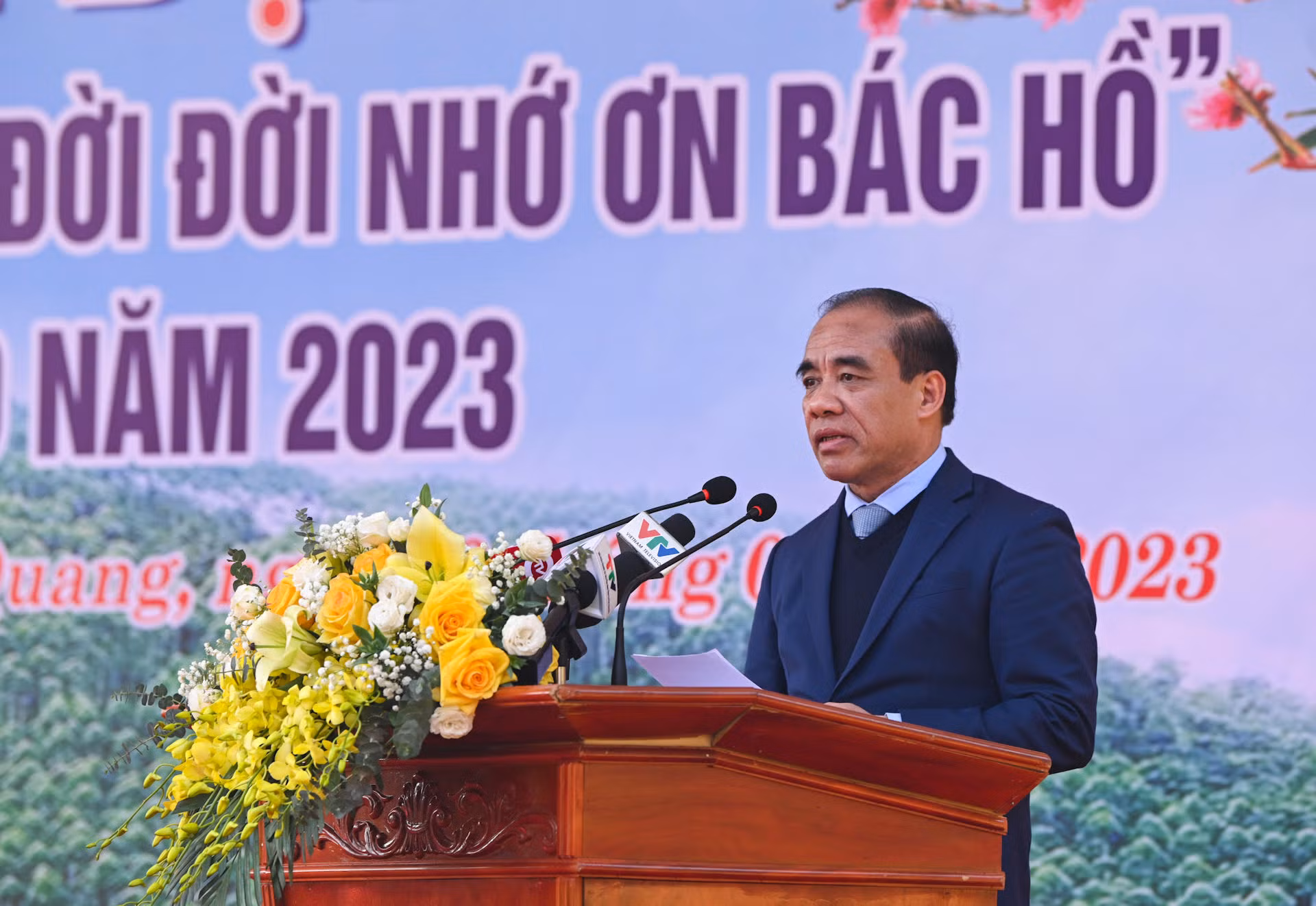 Bí thư Tỉnh ủy Tuyên Quang Chẩu Văn Lâm phát biểu tại lễ phát động. Bí thư Tỉnh ủy Tuyên Quang Chẩu Văn Lâm phát biểu tại lễ phát động.