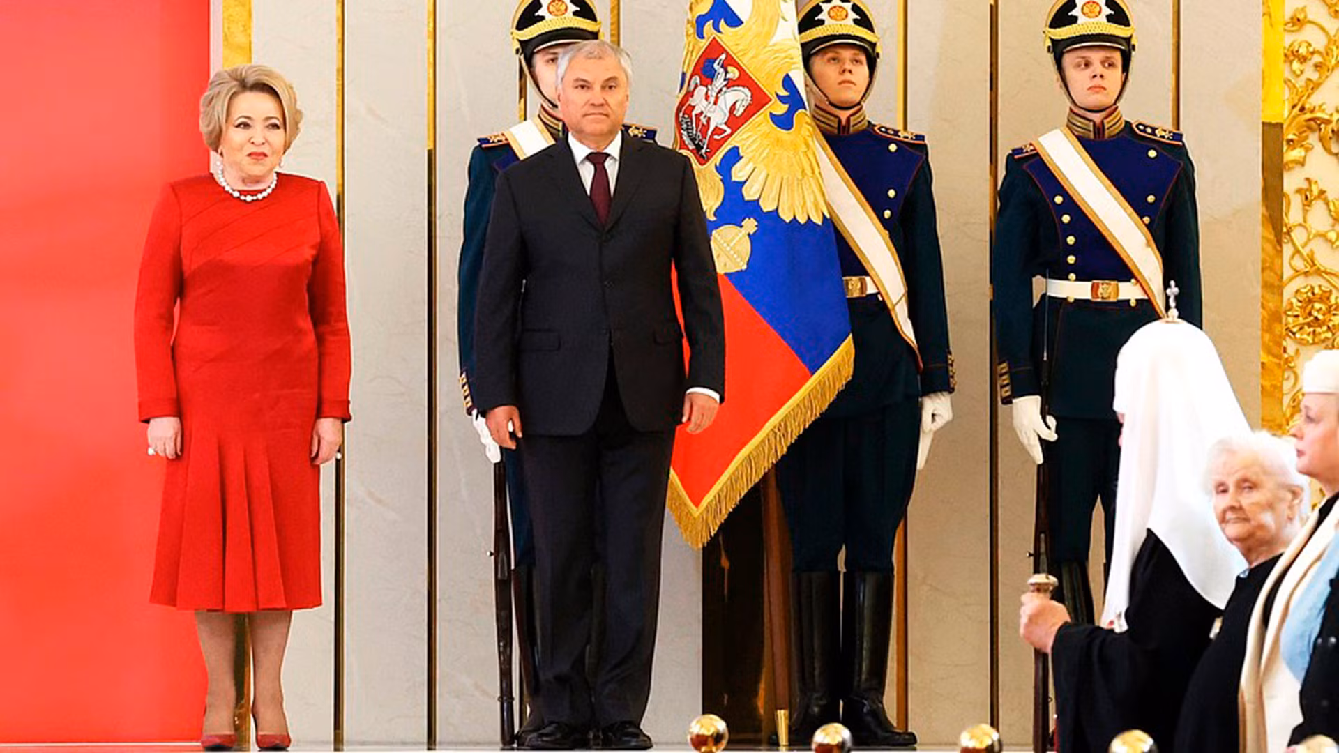 Chủ tịch Hội đồng Liên bang Nga Valentina Matvienko và Chủ tịch Duma Quốc gia Nga Vyacheslav Volodin có mặt tại buổi lễ. (Ảnh: KREMLIN.RU) Chủ tịch Hội đồng Liên bang Nga Valentina Matvienko và Chủ tịch Duma Quốc gia Nga Vyacheslav Volodin có mặt tại buổi lễ. (Ảnh: KREMLIN.RU)