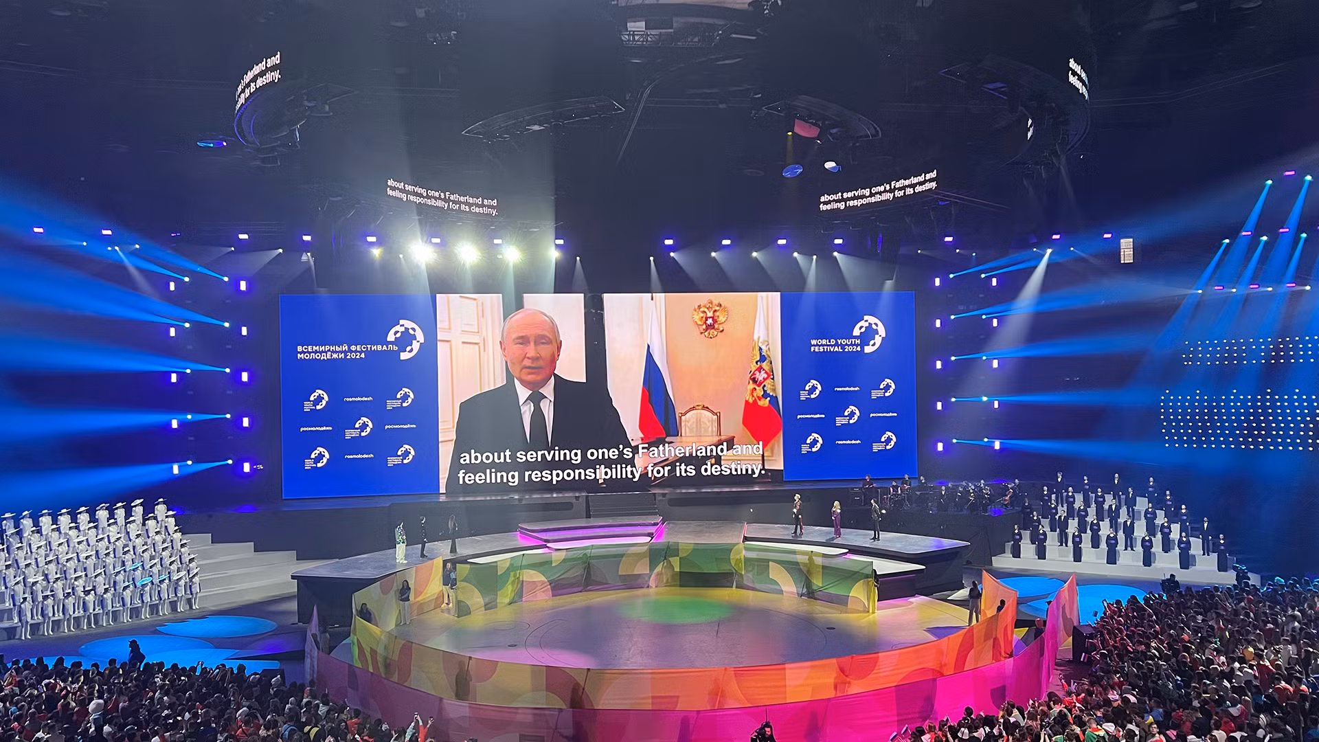 Trong video ghi hình gửi tới những người tham dự sự kiện, Tổng thống Nga Vladimir Putin tuyên bố chính thức khai mạc Liên hoan Thanh niên Thế giới 2024.