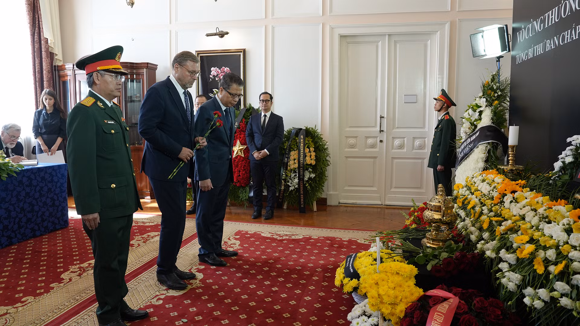 Phó Chủ tịch Hội đồng Liên bang (Thượng viện) Nga Konstantin Kosachev viếng Tổng Bí thư Nguyễn Phú Trọng.