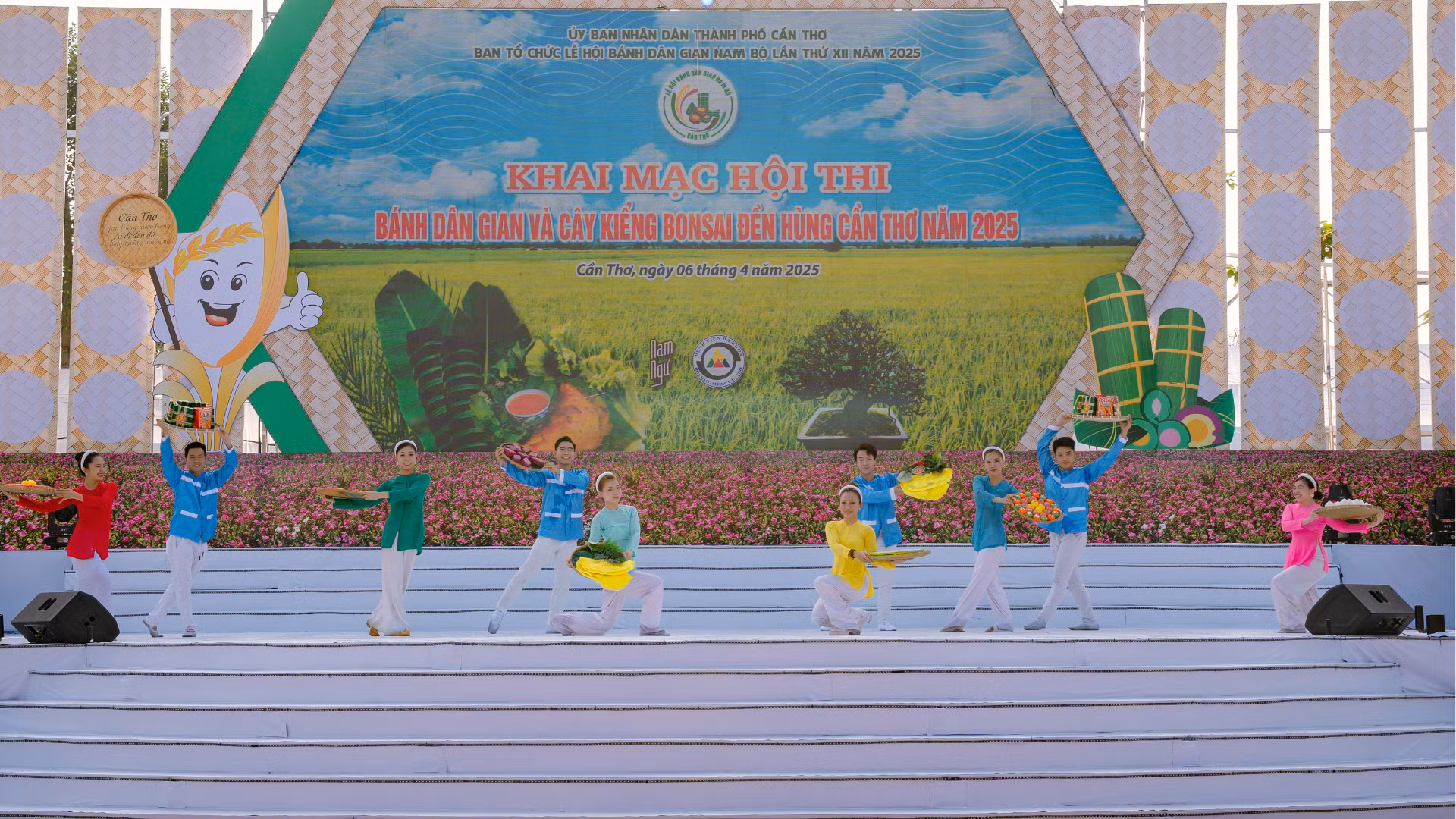 Cùng trong chuỗi hoạt động kỷ niệm ngày Giỗ Tổ Hùng Vương, thành phố Cần Thơ khai mạc Hội thi bánh dân gian Nam Bộ lần thứ XII năm 2025. Cùng trong chuỗi hoạt động kỷ niệm ngày Giỗ Tổ Hùng Vương, thành phố Cần Thơ khai mạc Hội thi bánh dân gian Nam Bộ lần thứ XII năm 2025.