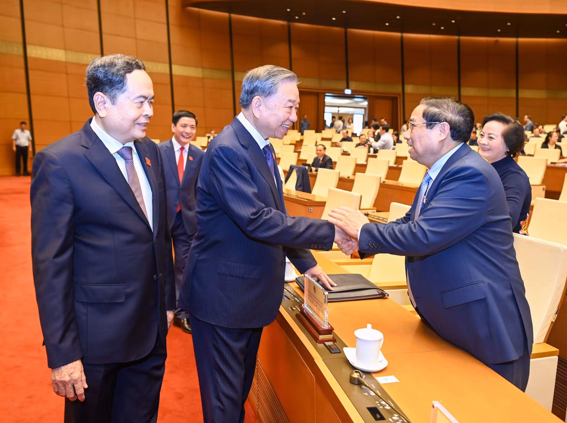 Tổng Bí thư, Chủ tịch nước Tô Lâm, Thủ tướng Phạm Minh Chính, Chủ tịch Quốc hội Trần Thanh Mẫn và các đại biểu tại phiên họp. Tổng Bí thư, Chủ tịch nước Tô Lâm, Thủ tướng Phạm Minh Chính, Chủ tịch Quốc hội Trần Thanh Mẫn và các đại biểu tại phiên họp.