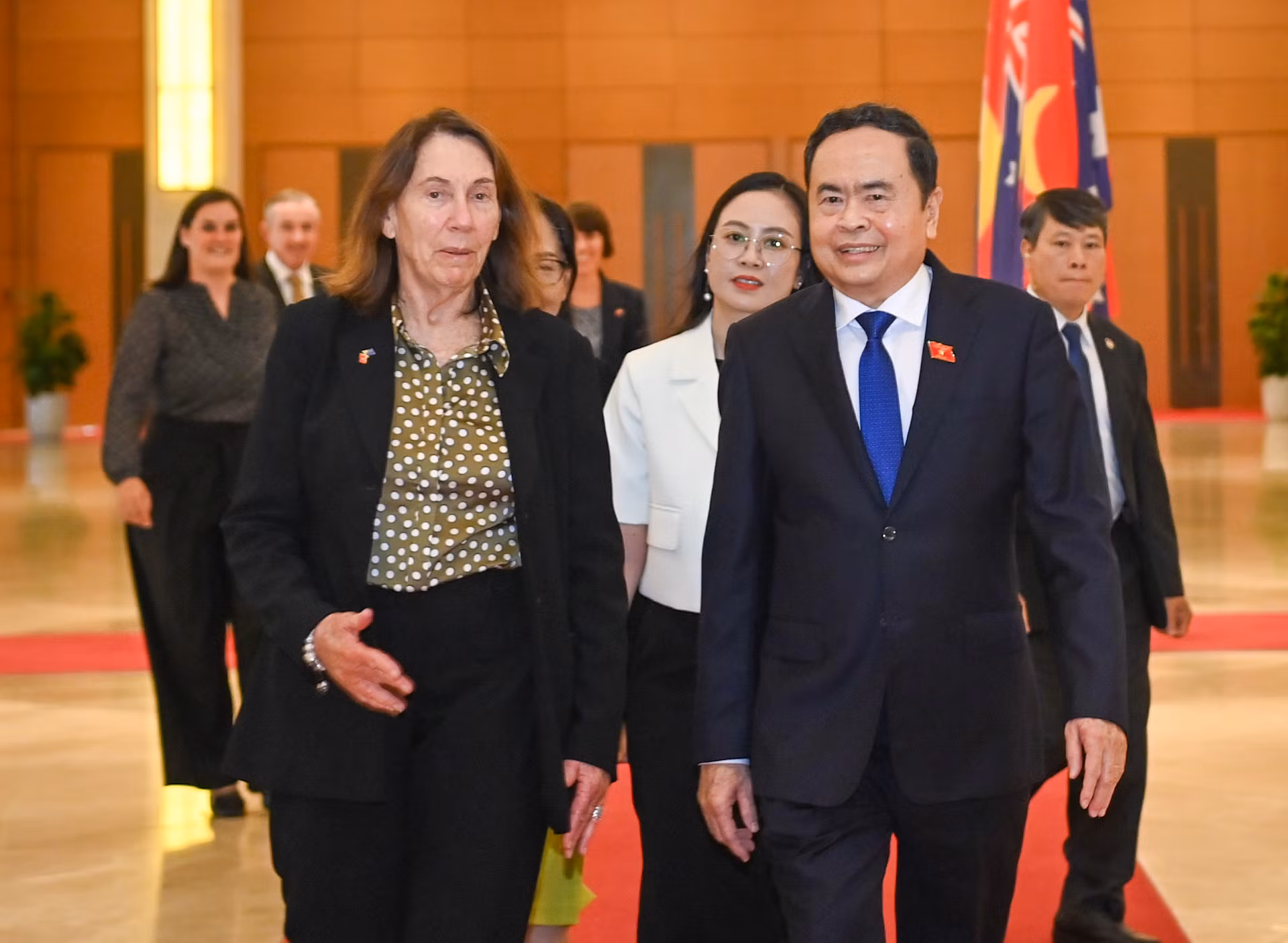 Chủ tịch Quốc hội Trần Thanh Mẫn trao đổi với Chủ tịch Thượng viện Australia Sue Lines. Chủ tịch Quốc hội Trần Thanh Mẫn trao đổi với Chủ tịch Thượng viện Australia Sue Lines.