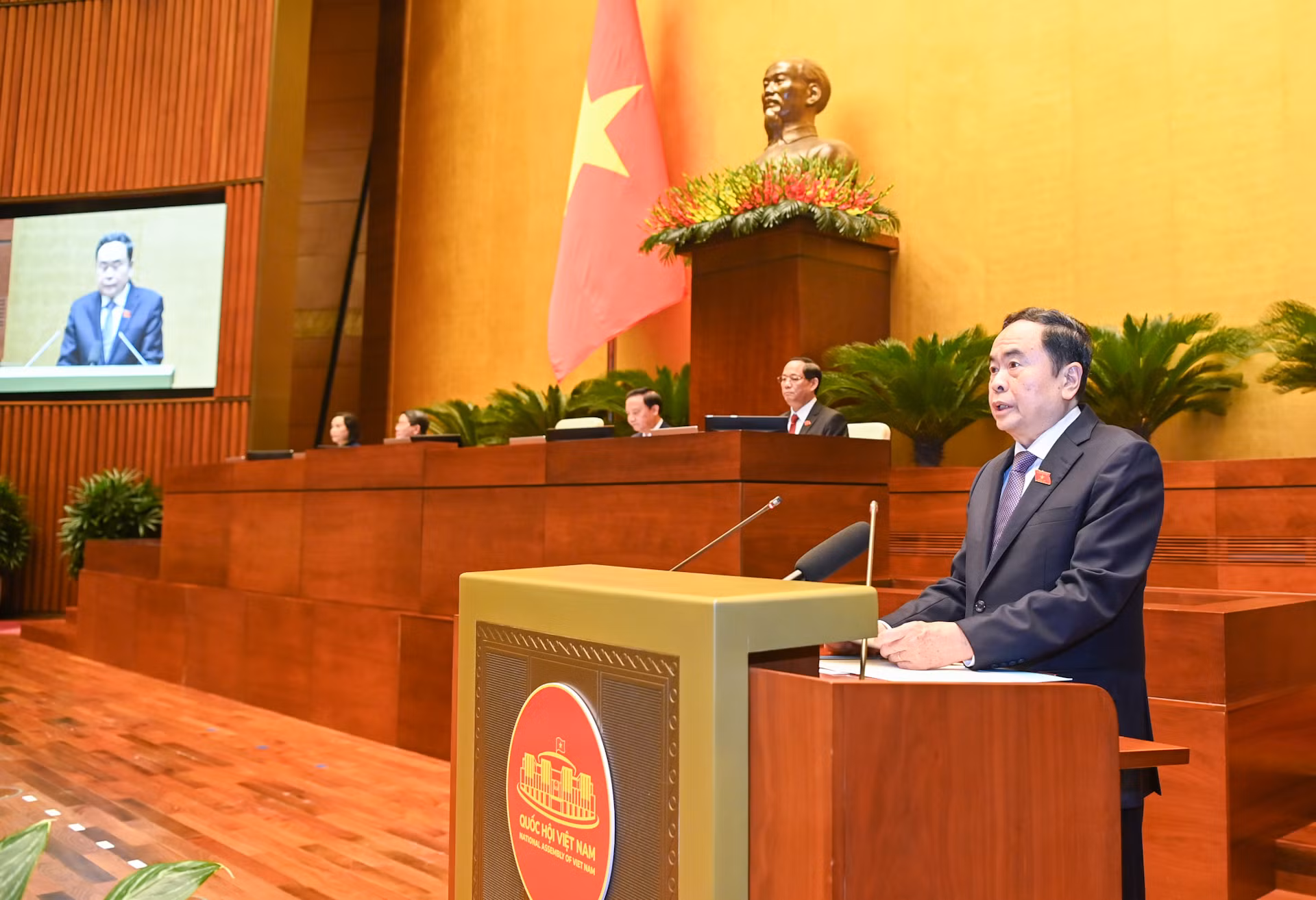 Chủ tịch Quốc hội Trần Thanh Mẫn phát biểu khai mạc kỳ họp bất thường lần thứ 8. Chủ tịch Quốc hội Trần Thanh Mẫn phát biểu khai mạc kỳ họp bất thường lần thứ 8.