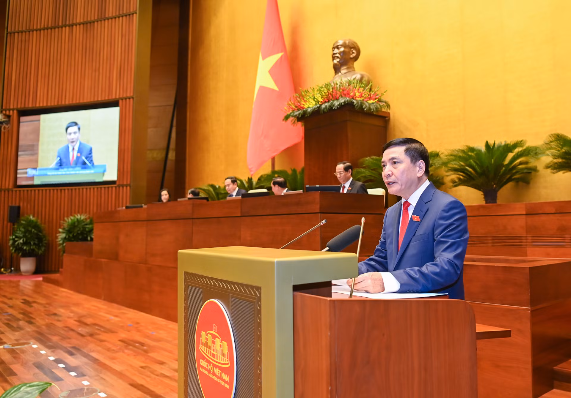 Tổng Thư ký Quốc hội, Chủ nhiệm Văn phòng Quốc hội Bùi Văn Cường phát biểu mở đầu kỳ họp. Tổng Thư ký Quốc hội, Chủ nhiệm Văn phòng Quốc hội Bùi Văn Cường phát biểu mở đầu kỳ họp.
