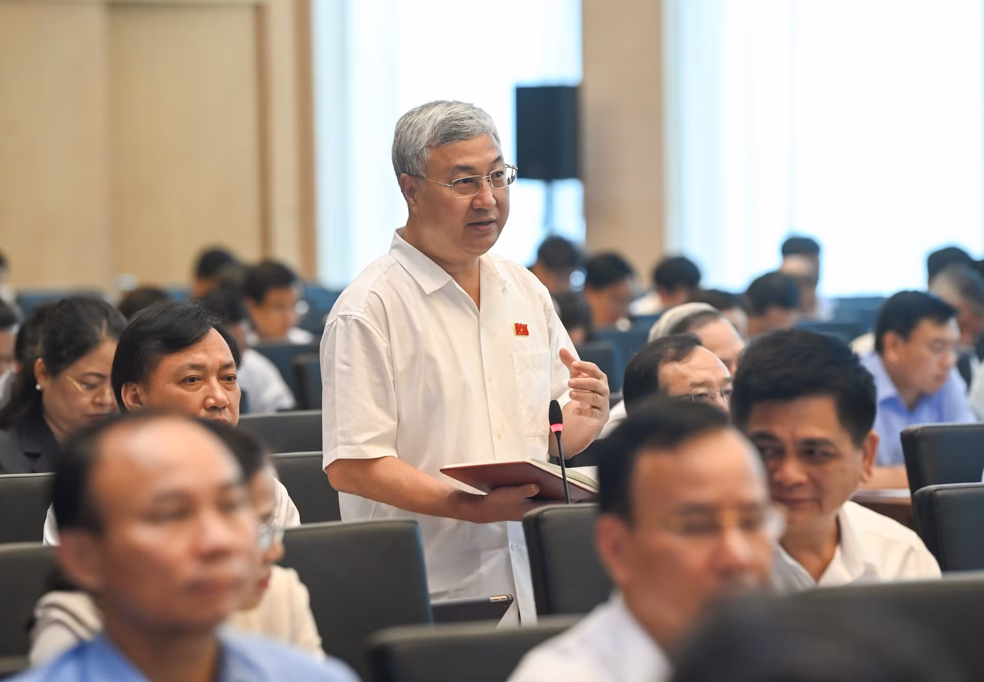 Đại biểu Quốc hội tỉnh Bắc Giang Trần Văn Lâm phát biểu ý kiến thảo luận.