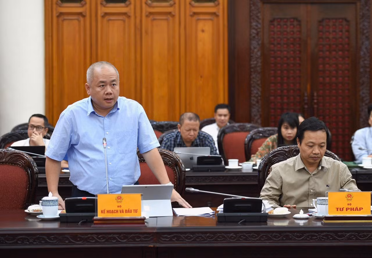 Đại diện lãnh đạo Bộ Kế hoạch-Đầu tư phát biểu. Đại diện lãnh đạo Bộ Kế hoạch-Đầu tư phát biểu.