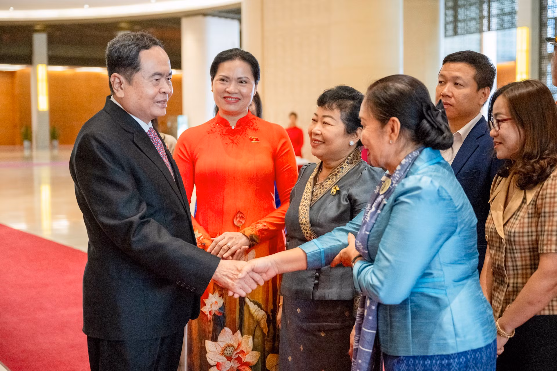 Chủ tịch Quốc hội Trần Thanh Mẫn với các đại biểu hai nước dự cuộc tiếp.