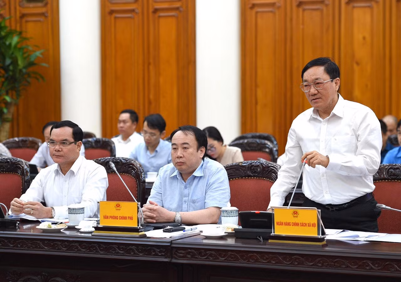 Tổng Giám đốc Ngân hàng Chính sách xã hội Việt Nam Dương Quyết Thắng phát biểu. Tổng Giám đốc Ngân hàng Chính sách xã hội Việt Nam Dương Quyết Thắng phát biểu.