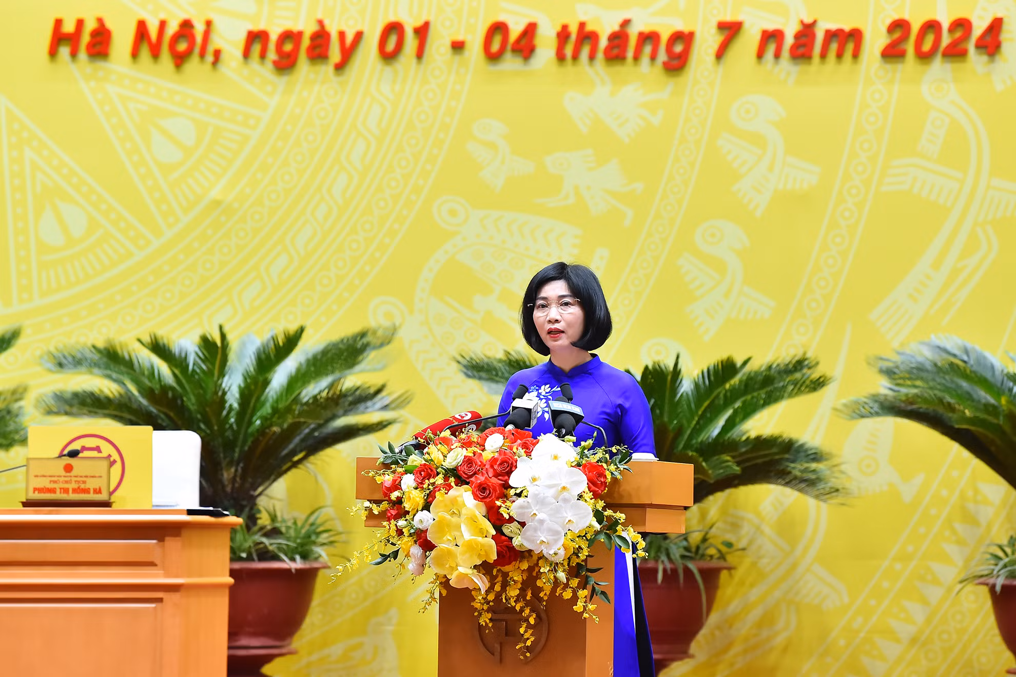 Phó Chủ tịch HĐND thành phố Hà Nội Phùng Thị Hồng Hà trình bày tóm tắt Báo cáo hoạt động của Hội đồng nhân dân thành phố 6 tháng đầu năm, nhiệm vụ trọng tâm 6 tháng cuối năm 2024. Phó Chủ tịch HĐND thành phố Hà Nội Phùng Thị Hồng Hà trình bày tóm tắt Báo cáo hoạt động của Hội đồng nhân dân thành phố 6 tháng đầu năm, nhiệm vụ trọng tâm 6 tháng cuối năm 2024.
