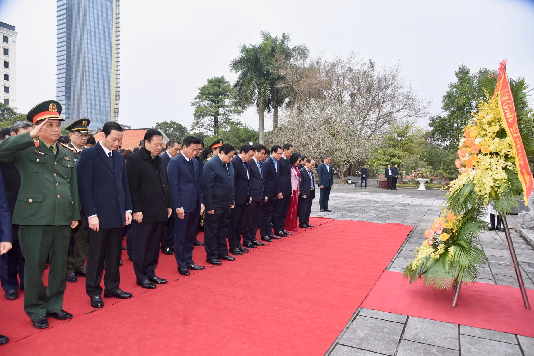 Thủ tướng Phạm Minh Chính dâng hương, hoa tưởng niệm Chủ tịch Hồ Chí Minh.