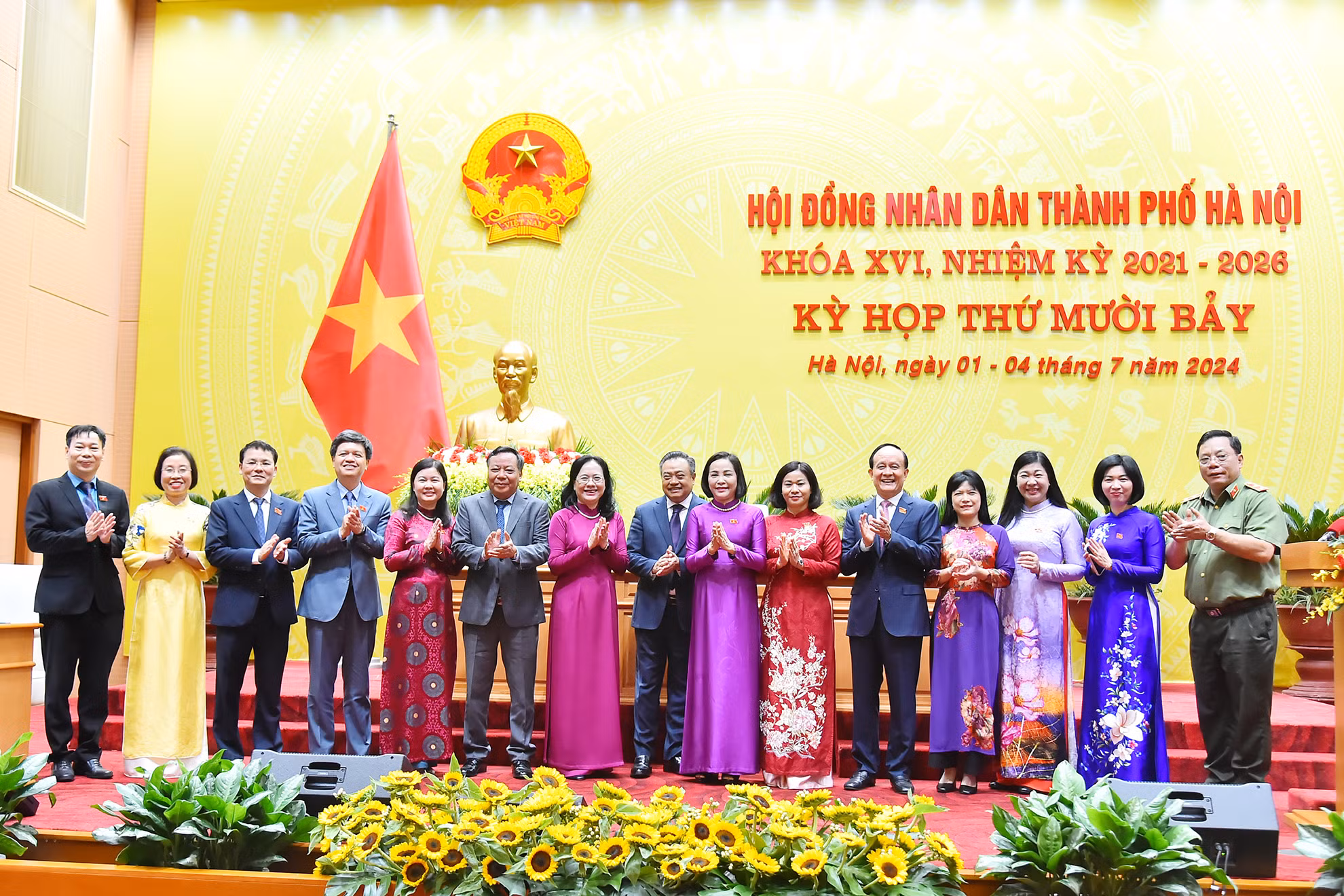 Phó Chủ tịch Quốc hội Nguyễn Thị Thanh cùng các đồng chí lãnh đạo thành phố Hà Nội và đại biểu tại phiên khai mạc Kỳ họp thứ 17, Hội đồng nhân dân thành phố Hà Nội khóa XVI, nhiệm kỳ 2021-2026. Phó Chủ tịch Quốc hội Nguyễn Thị Thanh cùng các đồng chí lãnh đạo thành phố Hà Nội và đại biểu tại phiên khai mạc Kỳ họp thứ 17, Hội đồng nhân dân thành phố Hà Nội khóa XVI, nhiệm kỳ 2021-2026.