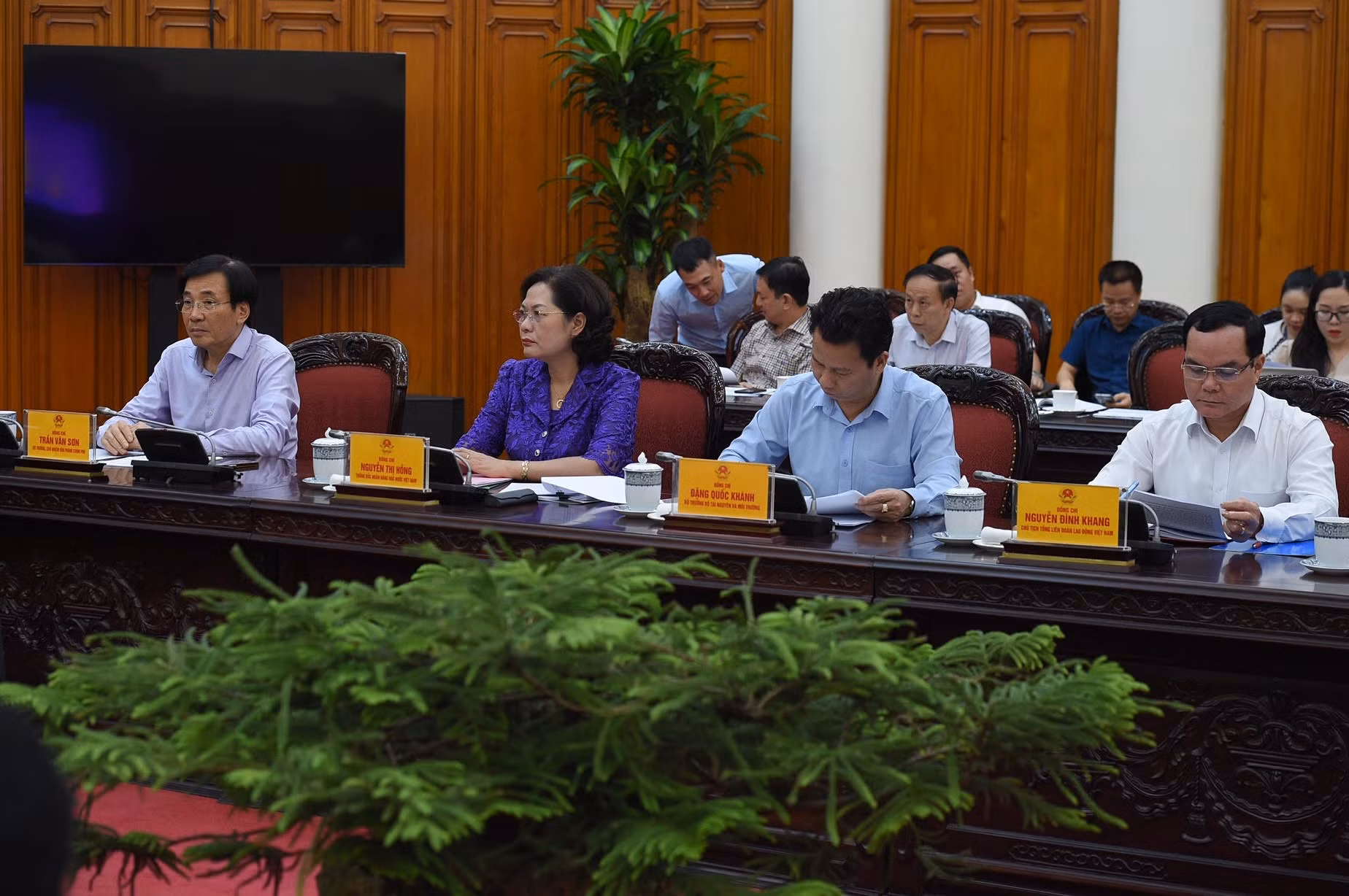 Lãnh đạo các bộ, ban, ngành tham dự cuộc họp. Lãnh đạo các bộ, ban, ngành tham dự cuộc họp.