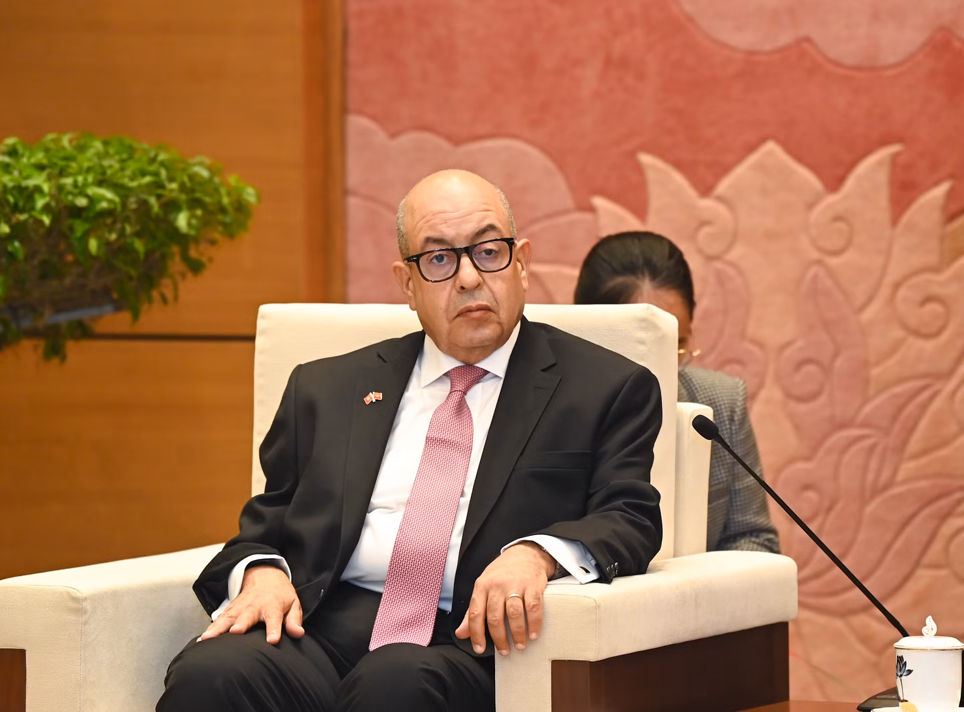 Tổng Thư ký Hạ viện Maroc Najib El Khadi phát biểu tại cuộc tiếp. Tổng Thư ký Hạ viện Maroc Najib El Khadi phát biểu tại cuộc tiếp.