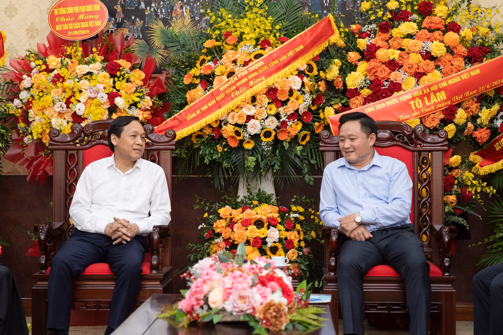 Đồng chí Nguyễn Thanh Hải chúc Báo Nhân Dân không ngừng đổi mới và sáng tạo, xứng đáng là cơ quan ngôn luận của Đảng Cộng sản Việt Nam. (Ảnh: SƠN TÙNG)