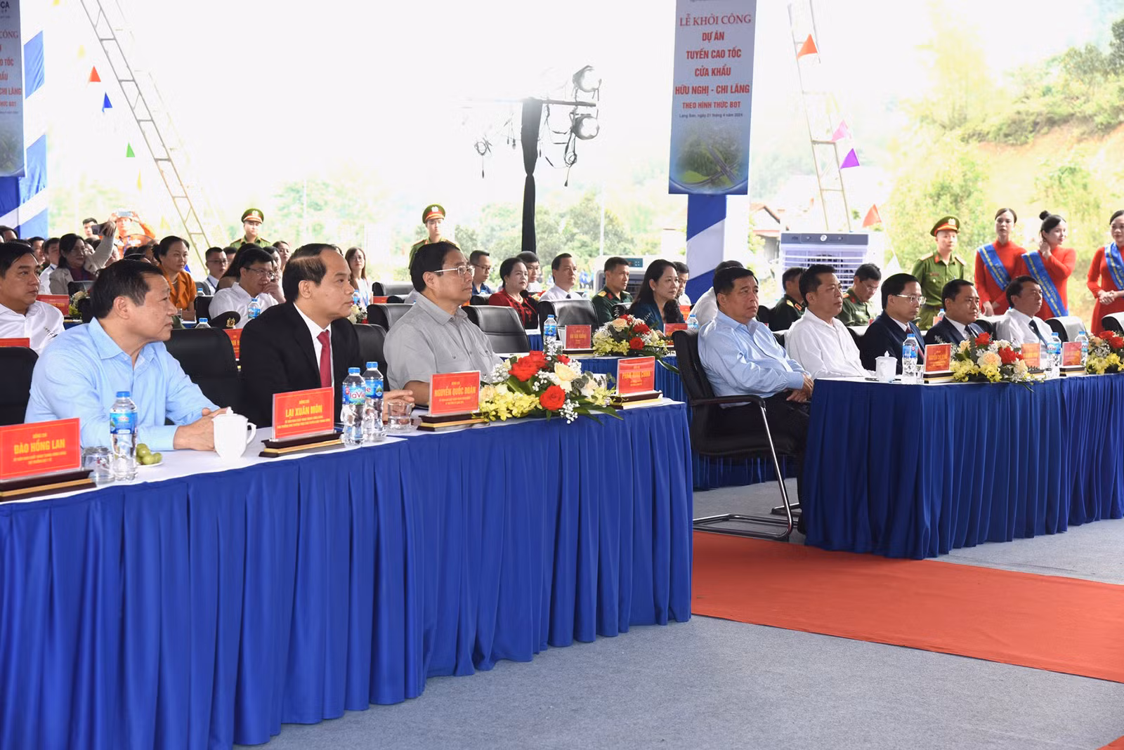 Thủ tướng Phạm Minh Chính và các đại biểu tham dự lễ khởi công. Thủ tướng Phạm Minh Chính và các đại biểu tham dự lễ khởi công.