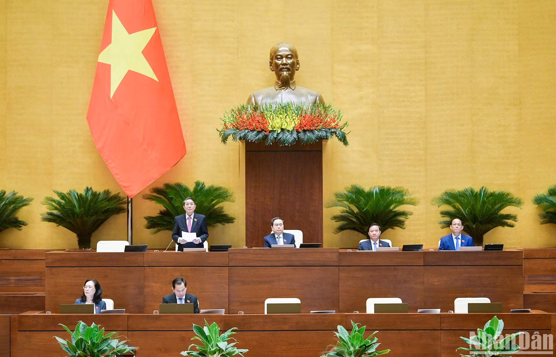 Phó Chủ tịch Quốc hội Nguyễn Đức Hải điều hành phiên họp.