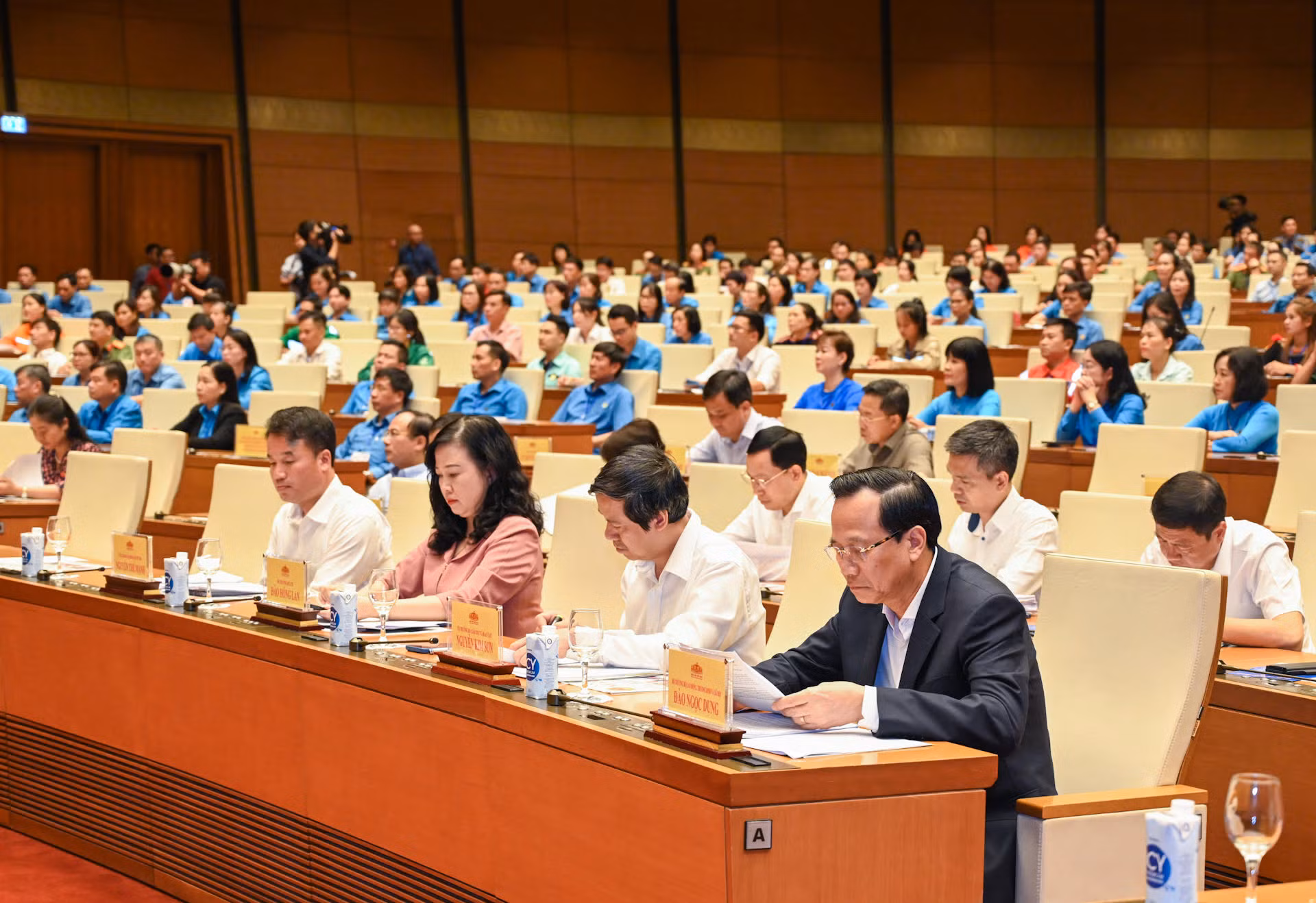 Bộ trưởng Lao động, Thương binh và Xã hội Đào Ngọc Dung, Bộ trưởng Giáo dục và Đào tạo Nguyễn Kim Sơn, Bộ trưởng Y tế Đào Hồng Lan cùng lãnh đạo các bộ, ngành dự Diễn đàn.