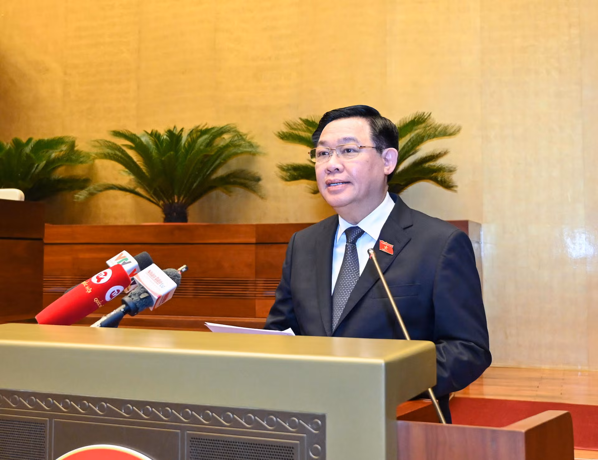 Chủ tịch Quốc hội Vương Đình Huệ phát biểu mở đầu, gợi mở các vấn đề thảo luận tại Diễn đàn.