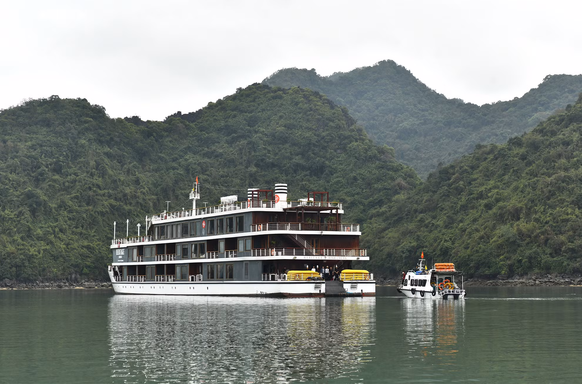 Du thuyền Heritage Cruises Bình Chuẩn lấy nguồn cảm hứng từ những con tàu huyền thoại của doanh nhân yêu nước Bạch Thái Bưởi - người có công lớn trong việc phát triển giao thông đường thủy Vịnh Bắc Bộ những năm đầu thế kỷ 20, được ví như “chúa sông” Bắc Kỳ hay “vua hàng hải” Việt Nam.