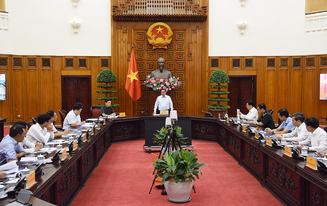 Đây là cuộc họp thứ tư của Thủ tướng Chính phủ với các bộ, ngành, cơ quan, địa phương trong vòng 6 tháng qua để thúc đẩy triển khai công trình đường dây 500 kV mạch 3. Thủ tướng Chính phủ cũng nhiều lần trực tiếp kiểm tra, đôn đốc, động viên các lực lượng thi công trên công trường.