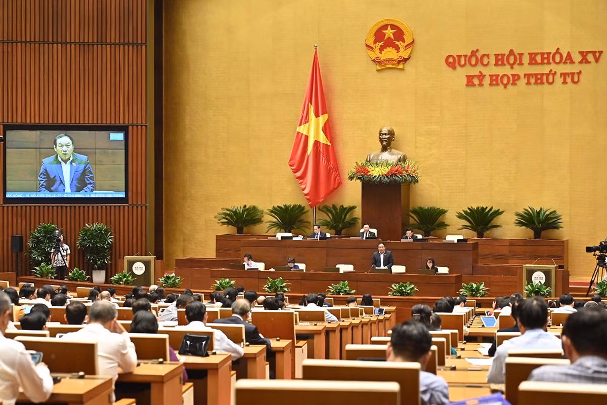 Bộ trưởng Văn hóa, Thể thao và Du lịch Nguyễn Văn Hùng phát biểu giải trình, làm rõ một số vấn đề đại biểu các Quốc hội nêu về dự án Luật Phòng, chống bạo lực gia đình (sửa đổi).