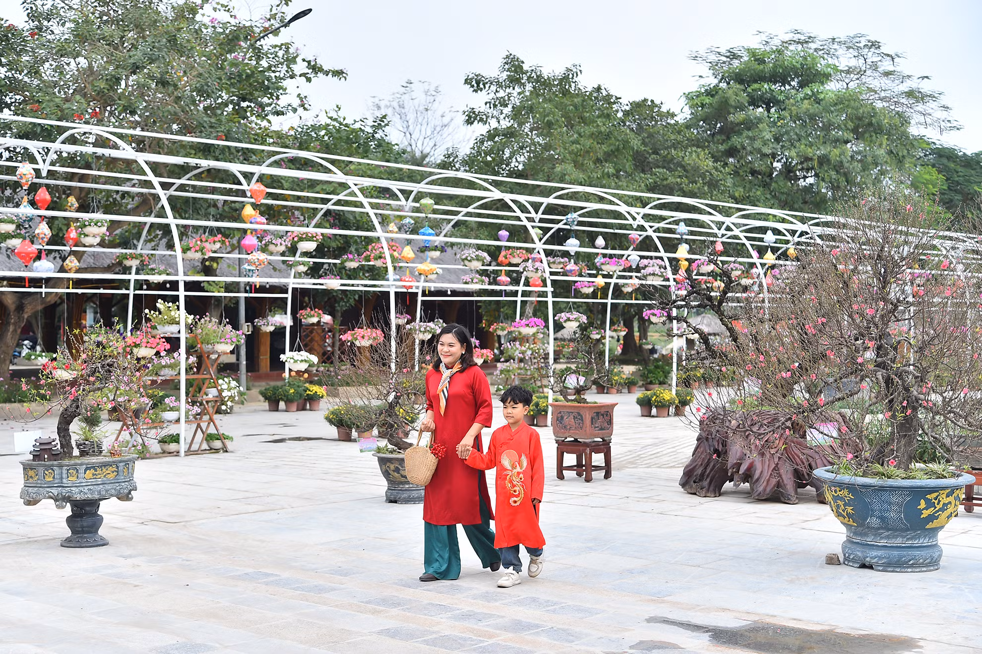 Các tập thể, cá nhân sẽ được trao giải vào dịp Lễ hội Hoa đào, Quất cảnh và sản phẩm OCOP các vùng miền Xuân Giáp Thìn 2024, tổ chức từ ngày 26/1 đến 1/2 tại Không gian văn hóa sáng tạo Tây Hồ (phường Nhật Tân, quận Tây Hồ).