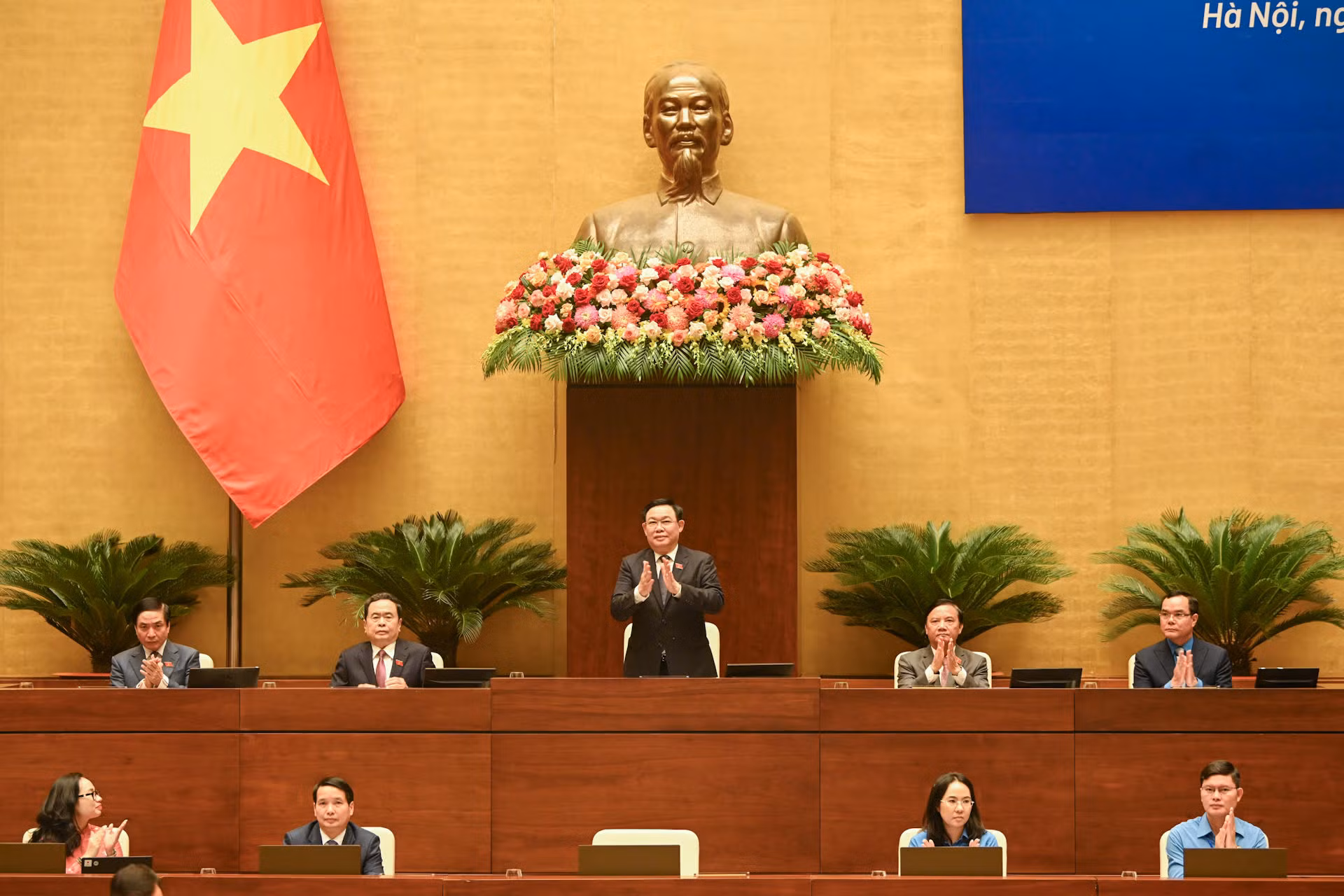 Chủ tịch Quốc hội Vương Đình Huệ cùng lãnh đạo Quốc hội, Tổng Liên đoàn Lao động Việt Nam chủ trì Diễn đàn.