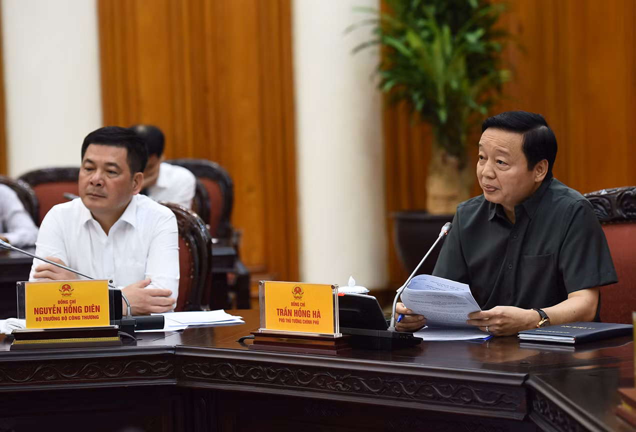 Phó Thủ tướng Trần Hồng Hà phát biểu tại cuộc họp.